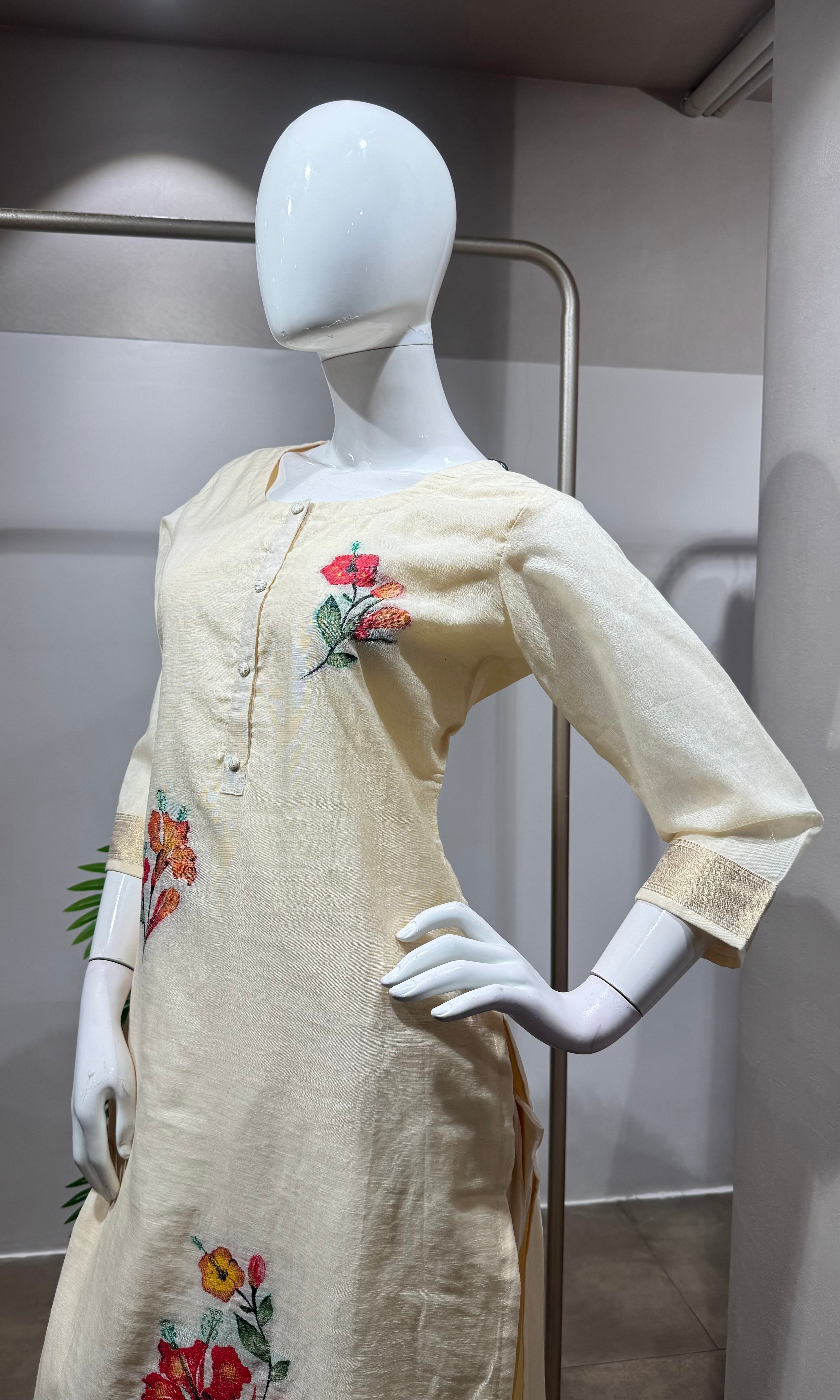 Cream floral embroidered kurta set