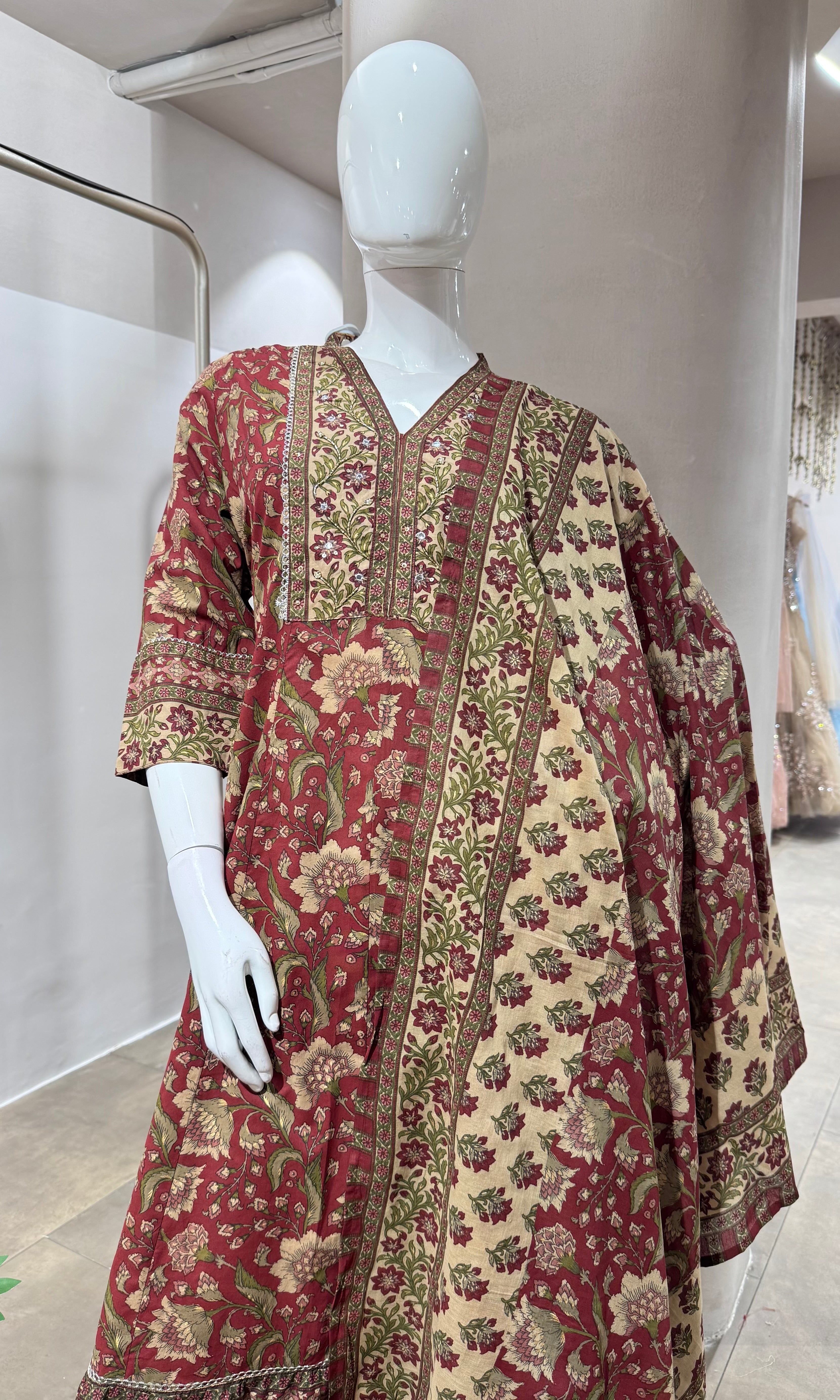 MAROON ETHNIC PRINTED KURTA SET