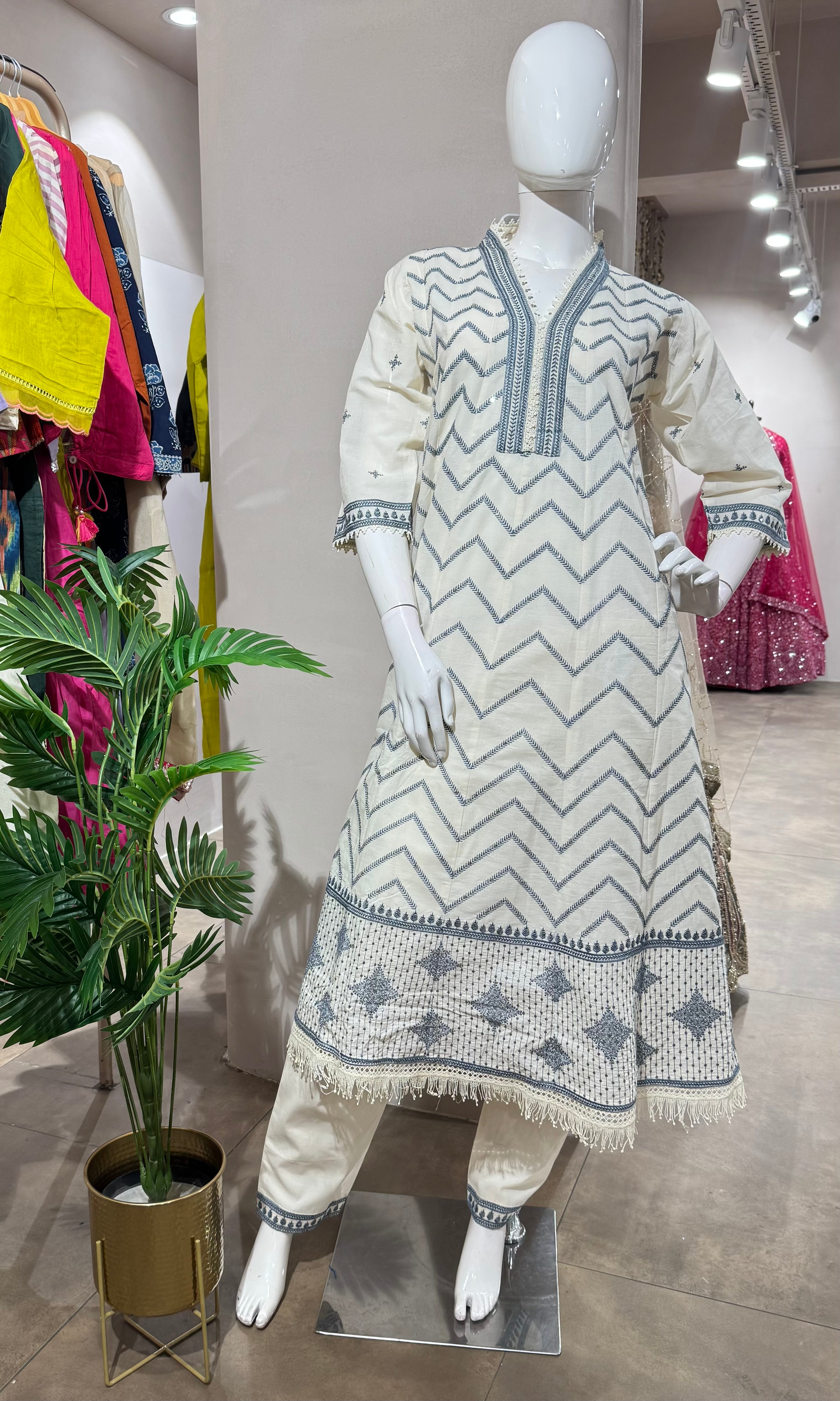 WHITE ZIG ZAG EMBROIDERED KURTA SET