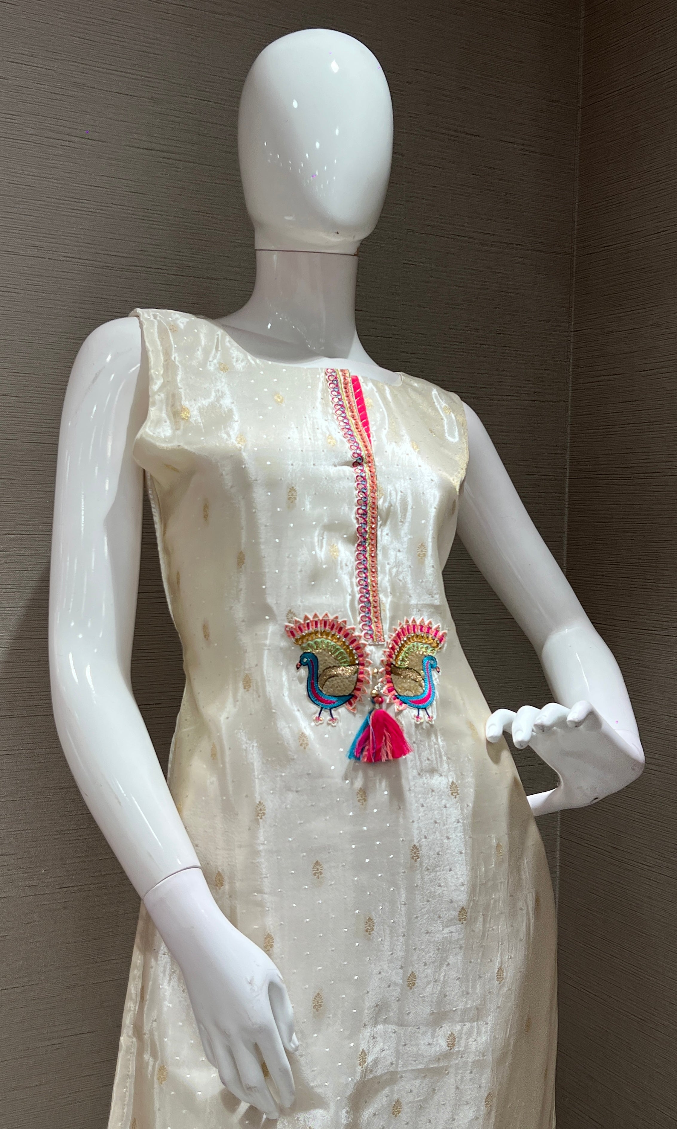 White kurta set WITH MULTICOLOUR DUPATTA