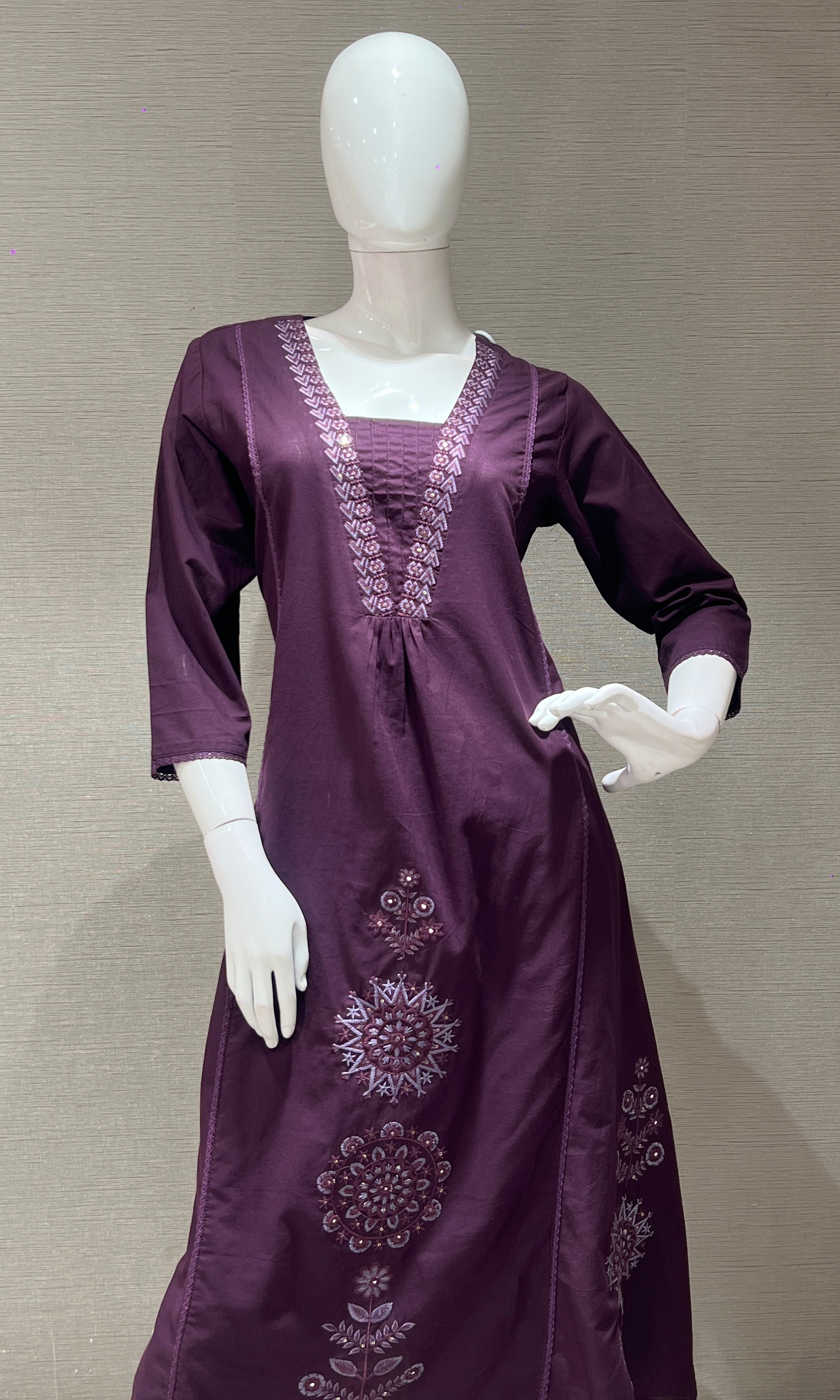 BARGANDI embroidered kurta set with dupatta