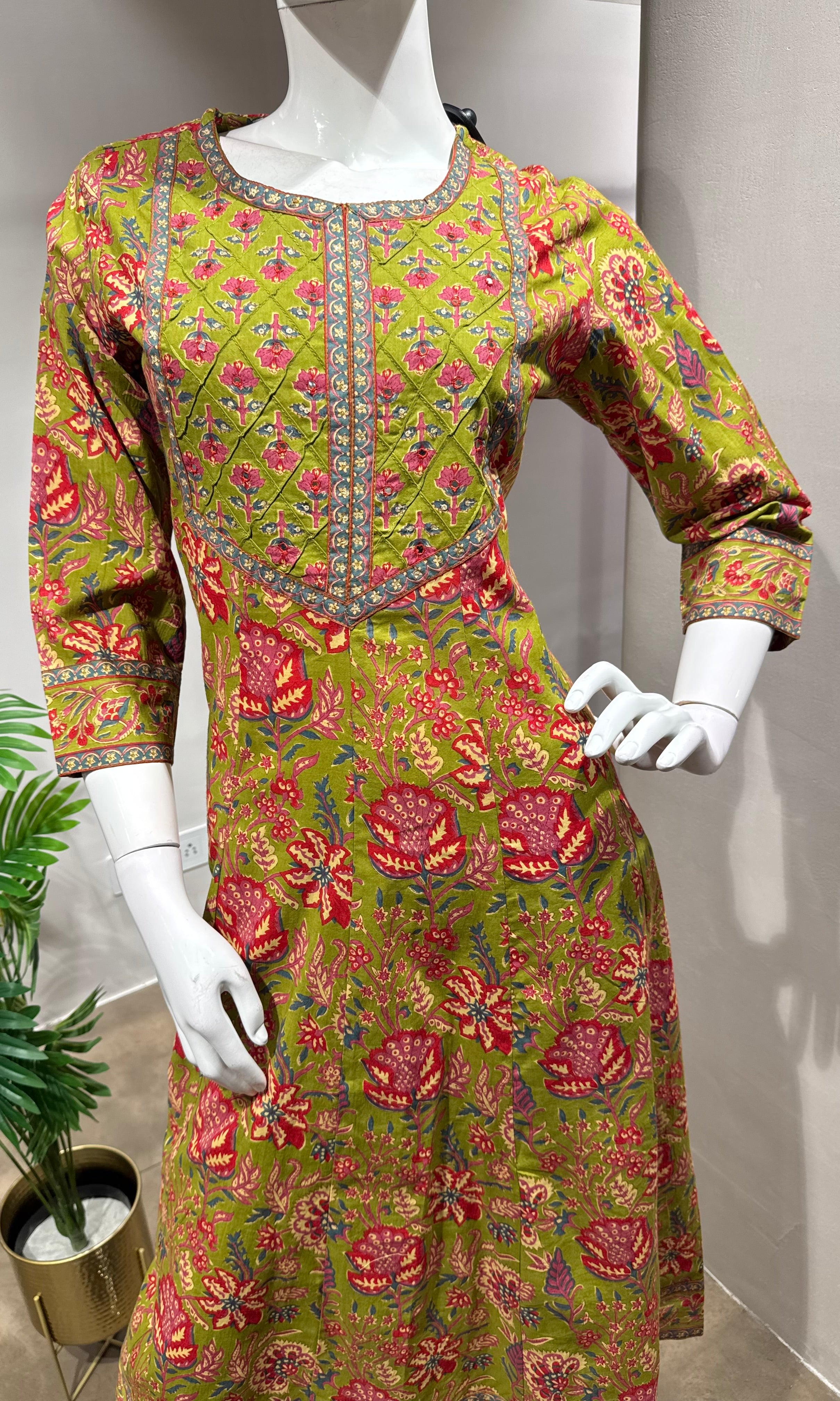 GREEN ROSE EMBROIDERED KURTA SET