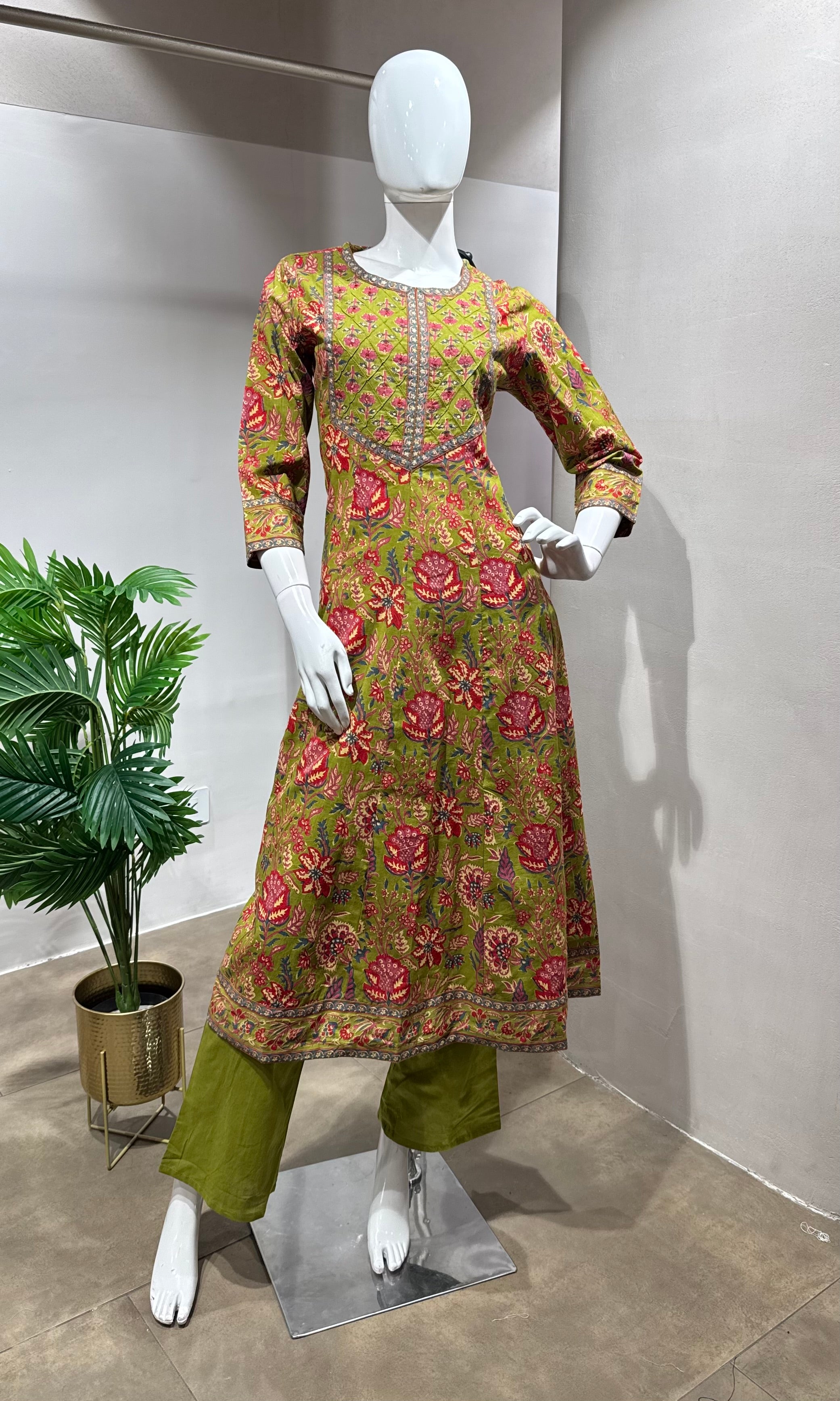 GREEN ROSE EMBROIDERED KURTA SET
