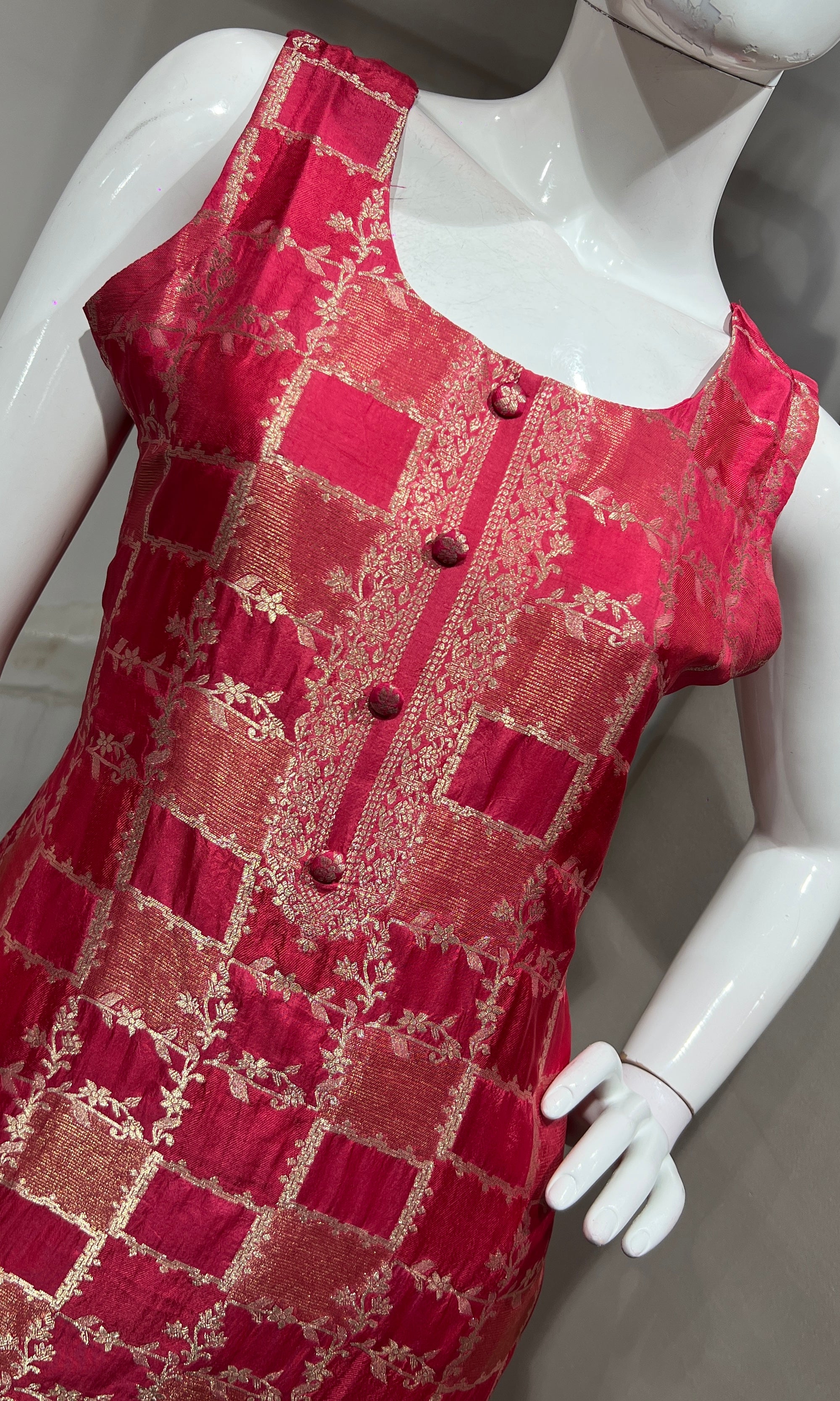 light pink Silk Embroidered Zari Kurta Set