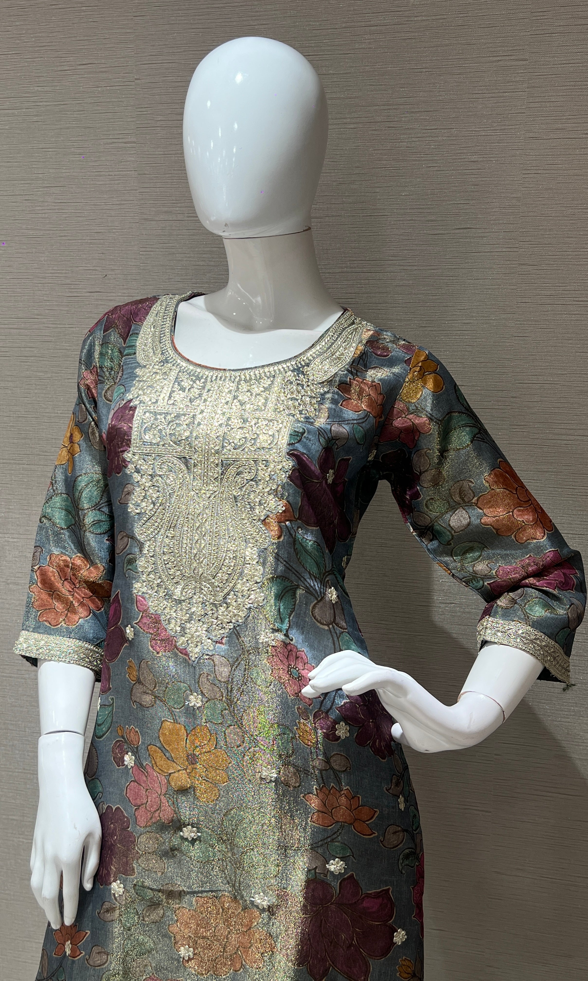 Grey floral shimmer slik kurta set