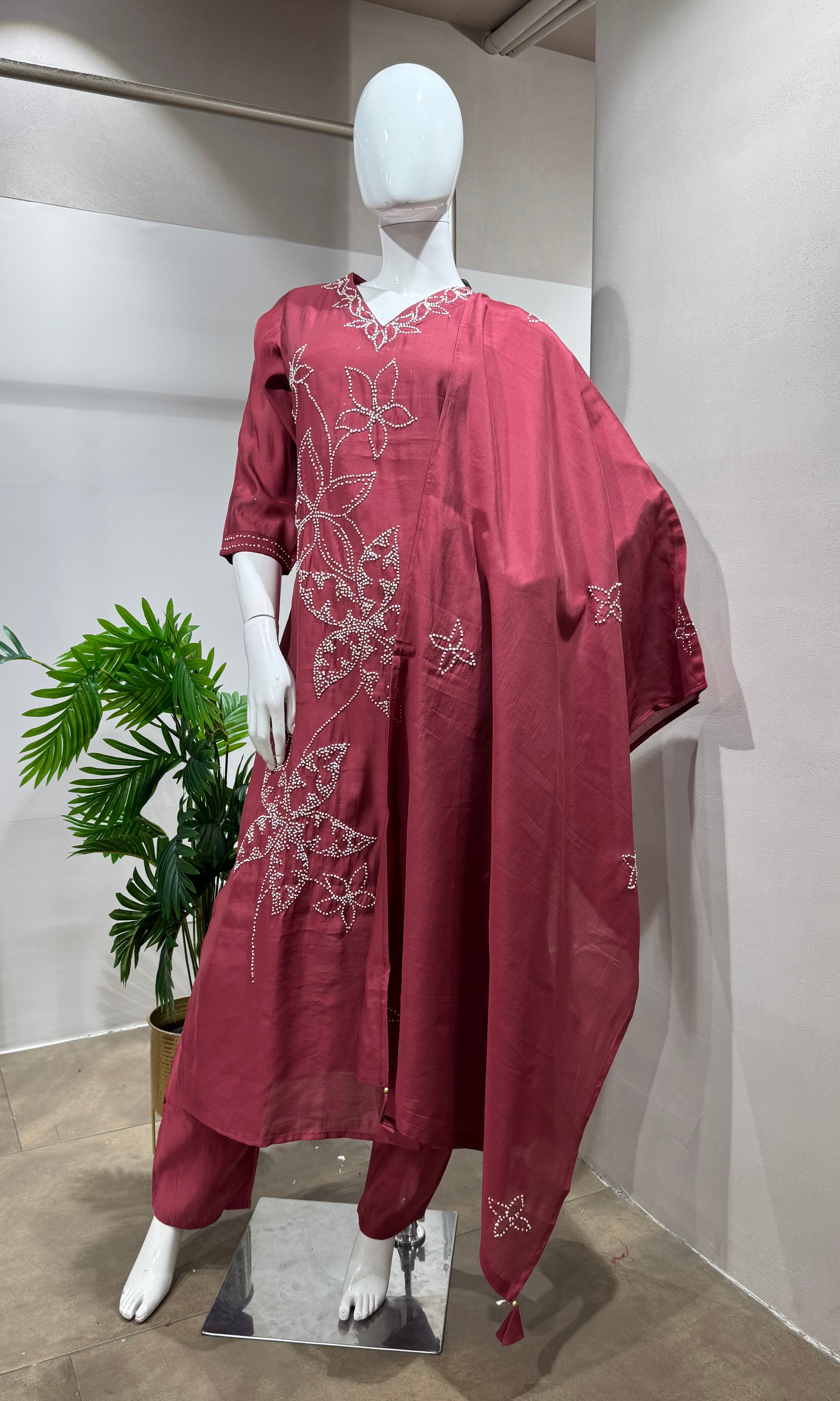 RED FLORAL EMBROIDERED KURTA SET