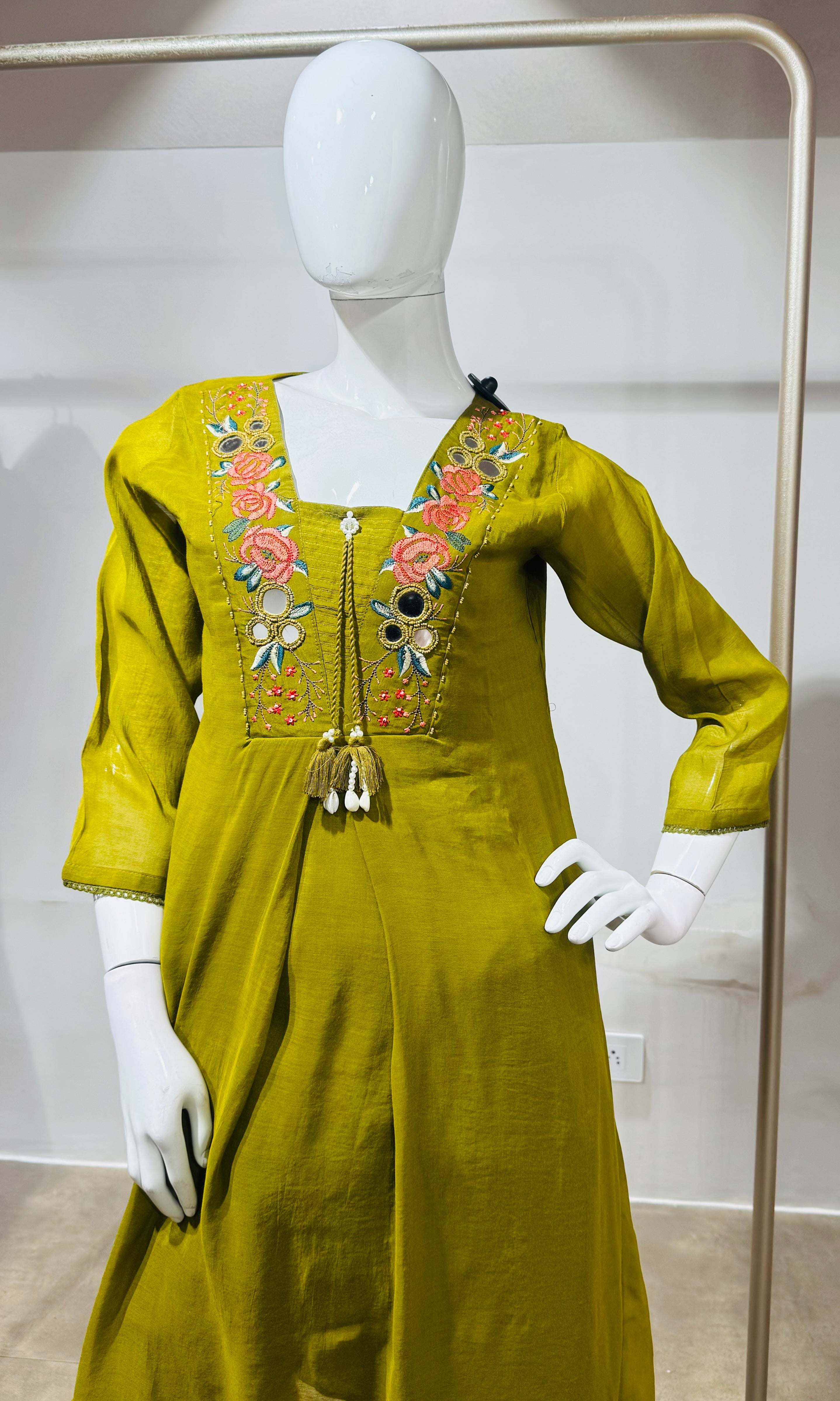 Mehendi Green Ethnic Kurta Set with Multicolored Neckline