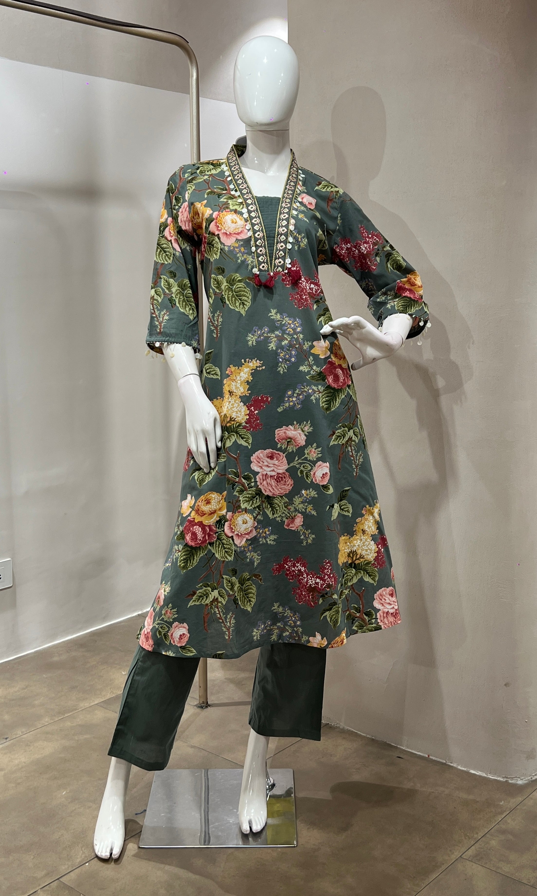 Green ETHNIC FLORAL PRINT kurta set