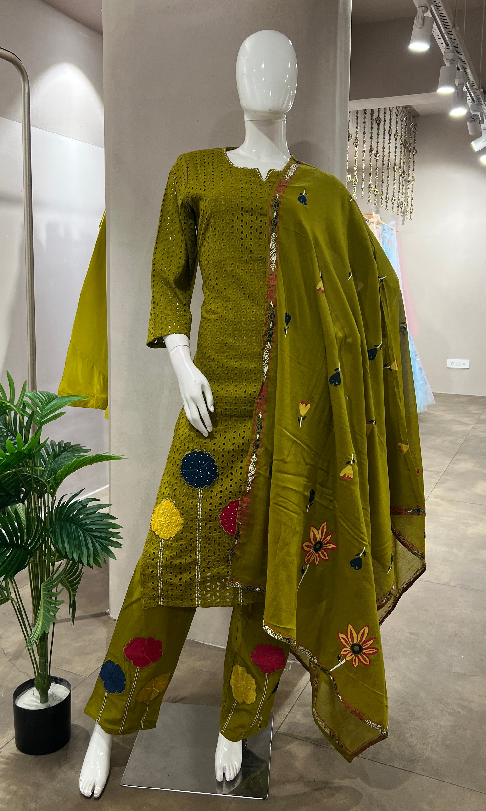 GREEN FLORALEMBROIDERED KURTA SET