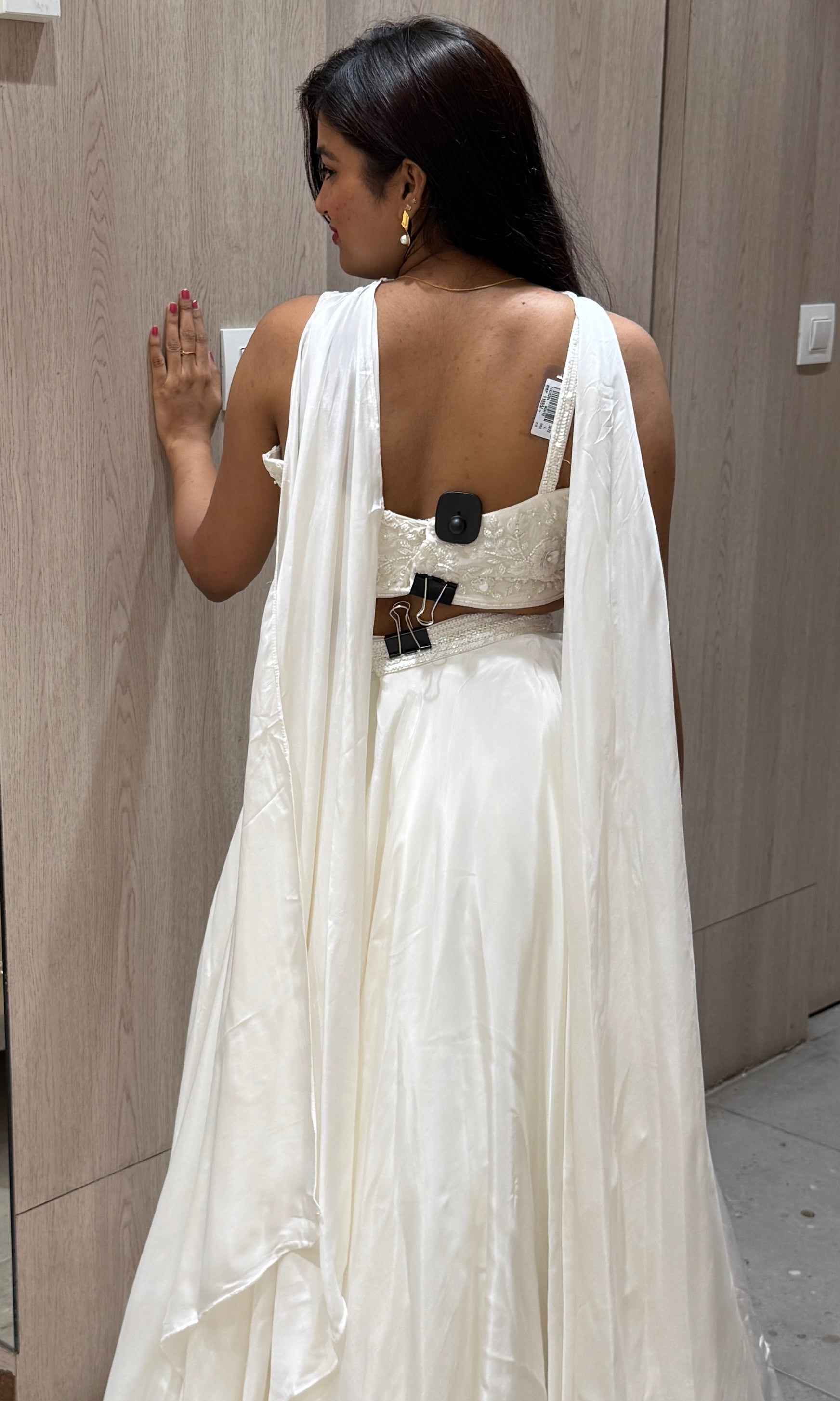 White lehenga with neck Duppata 1000