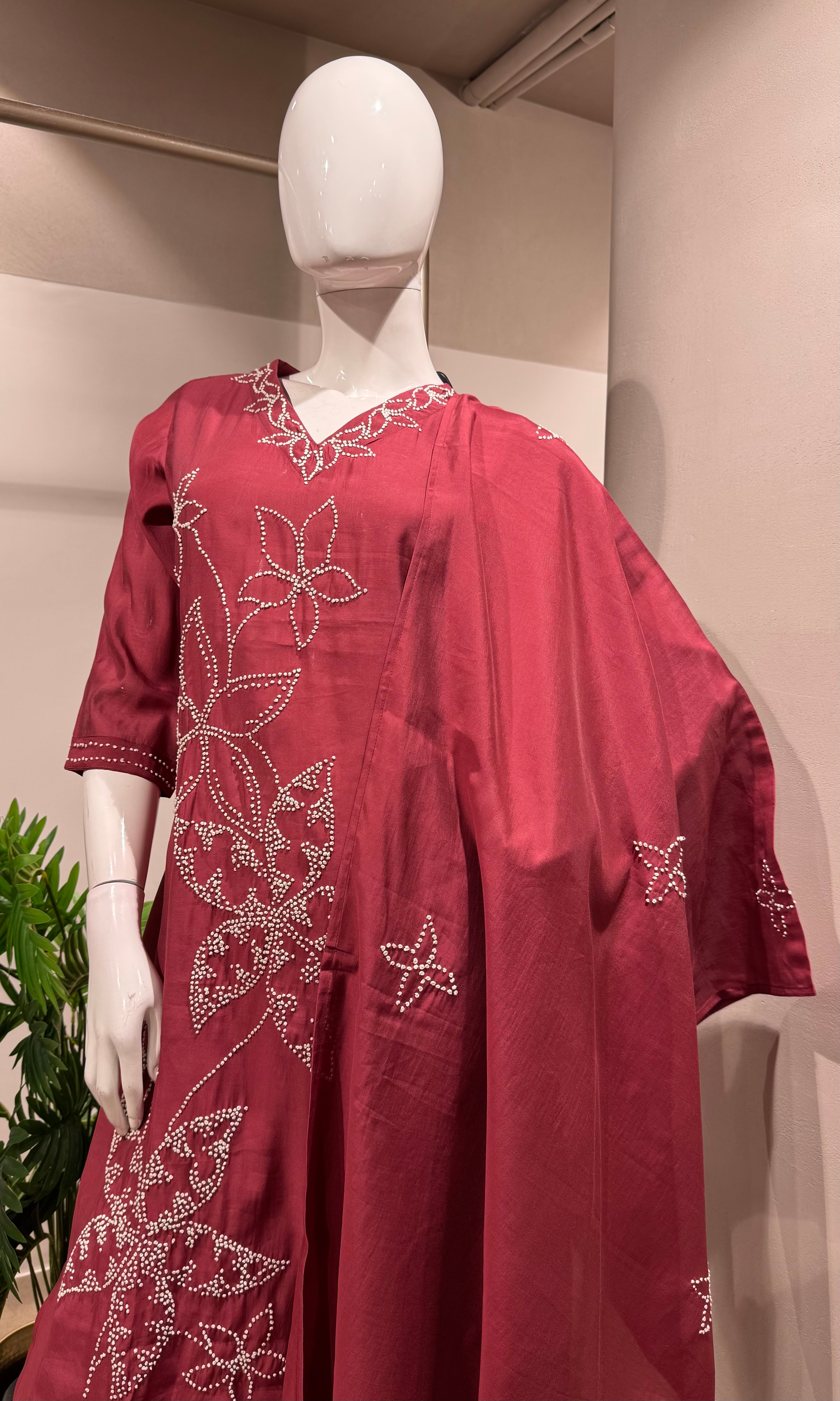 RED FLORAL EMBROIDERED KURTA SET