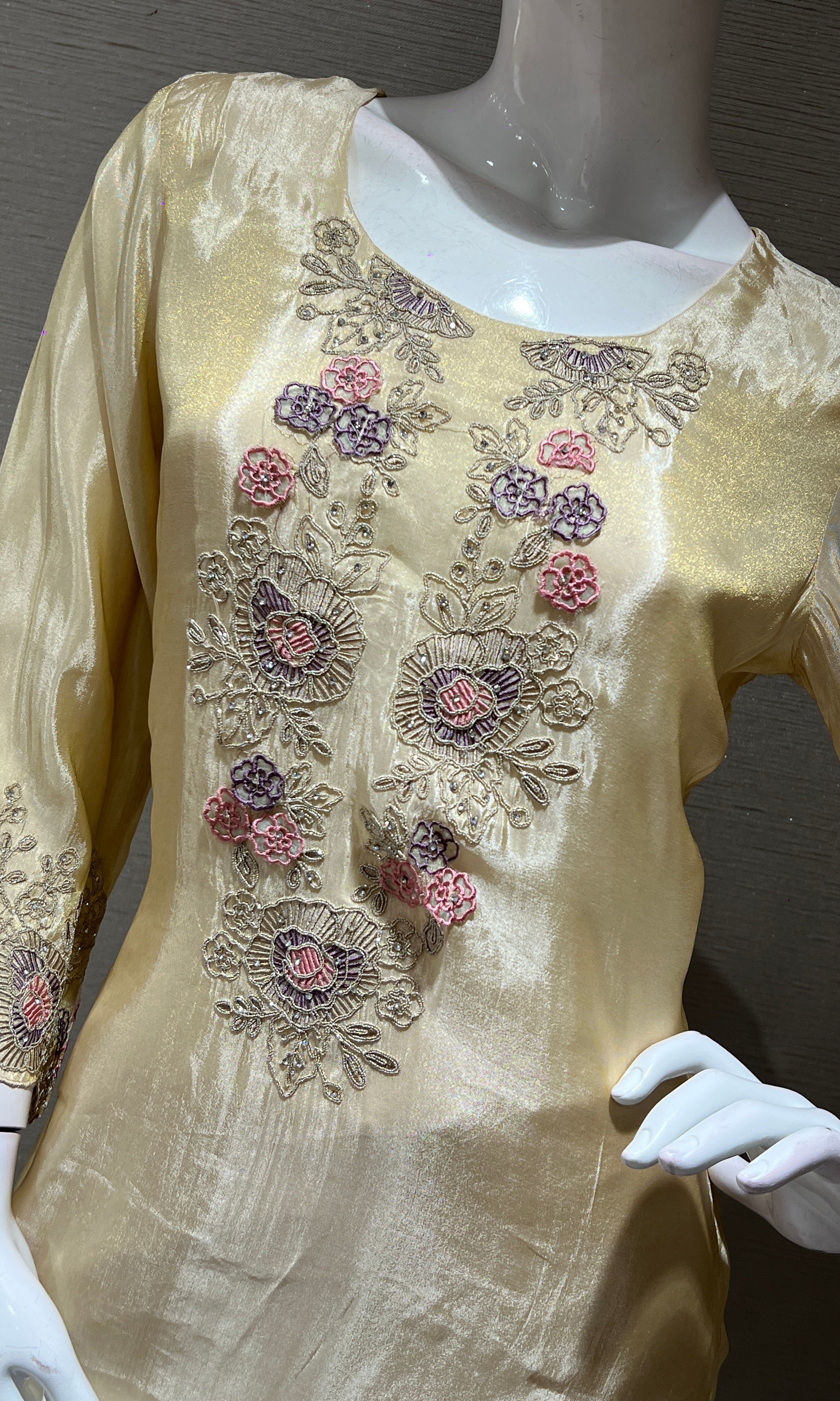 Beagh FLORAL EMBROIDERED kurta set