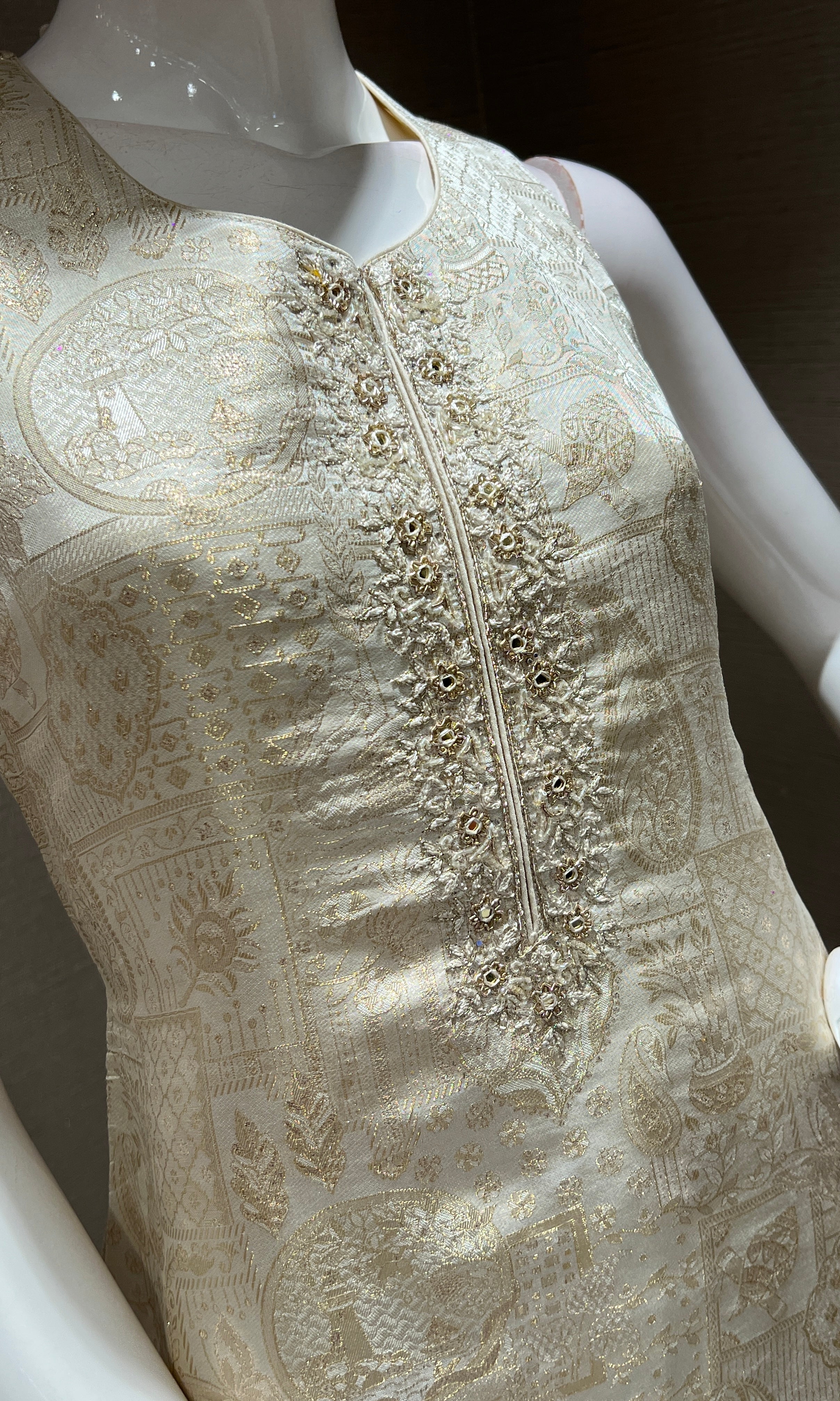 CREAM ETHNIC KURTA SET WITH WOVEN DUPATTA