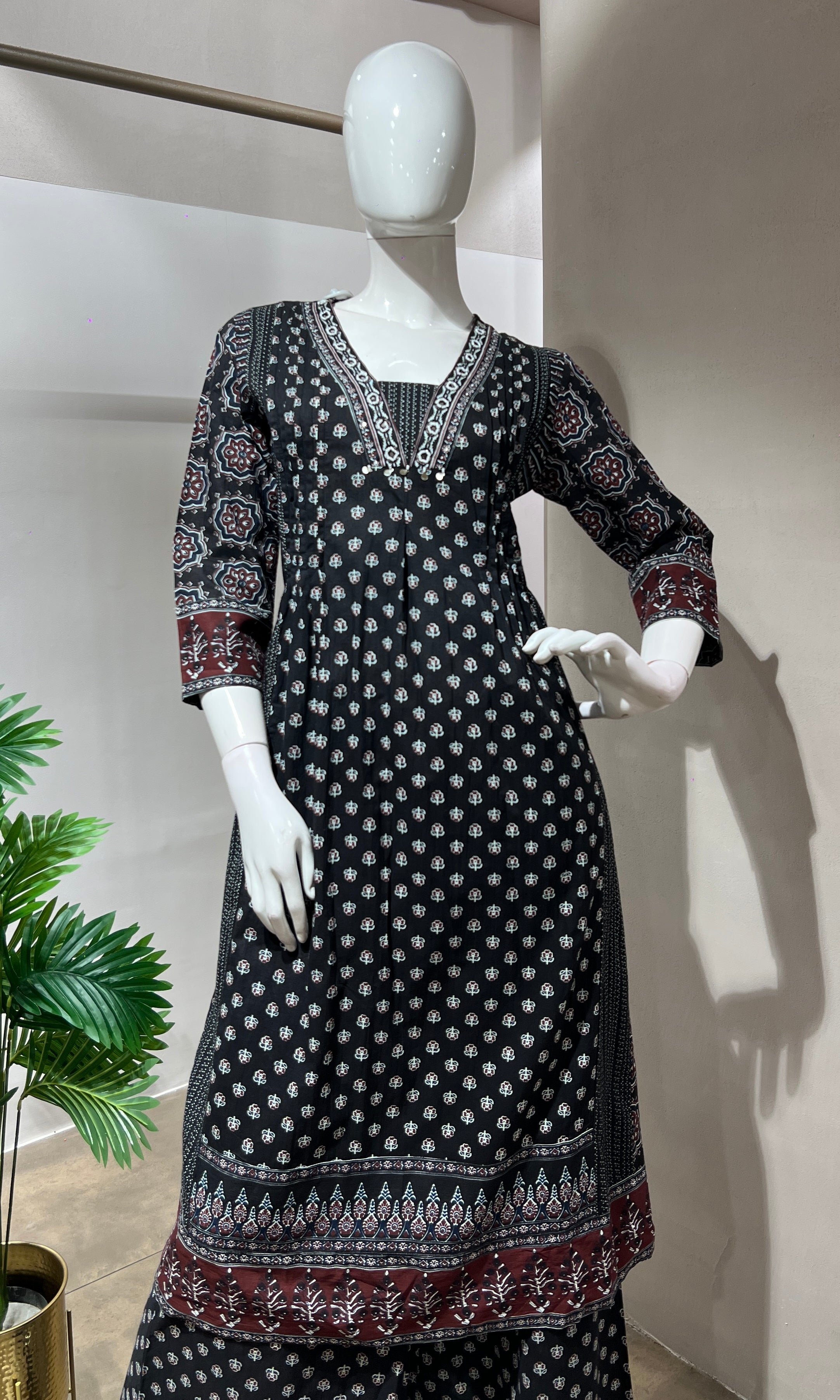 BLACK ETHNIC KURTA SET WITH PALAZZO PANTS