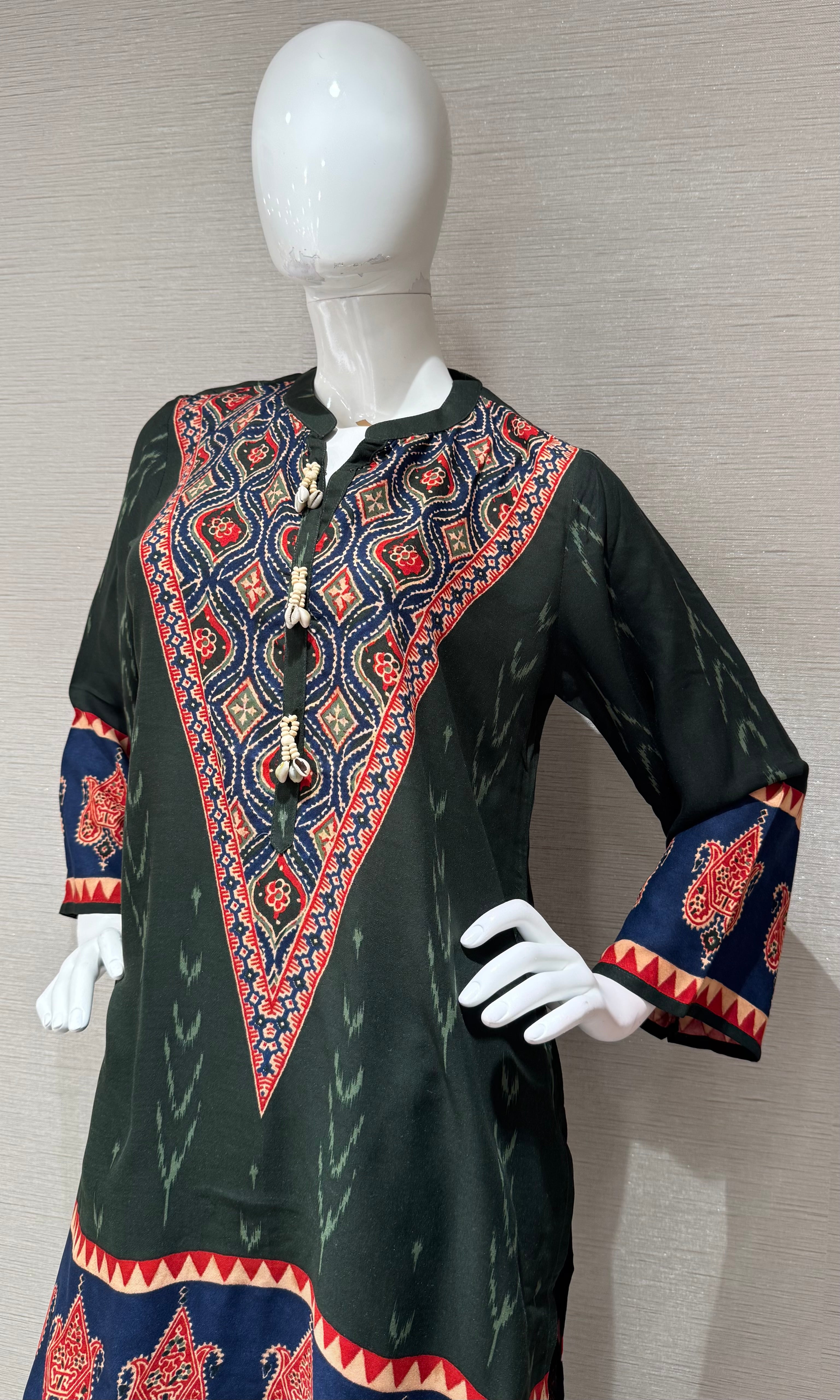 green intricate bordered cord set