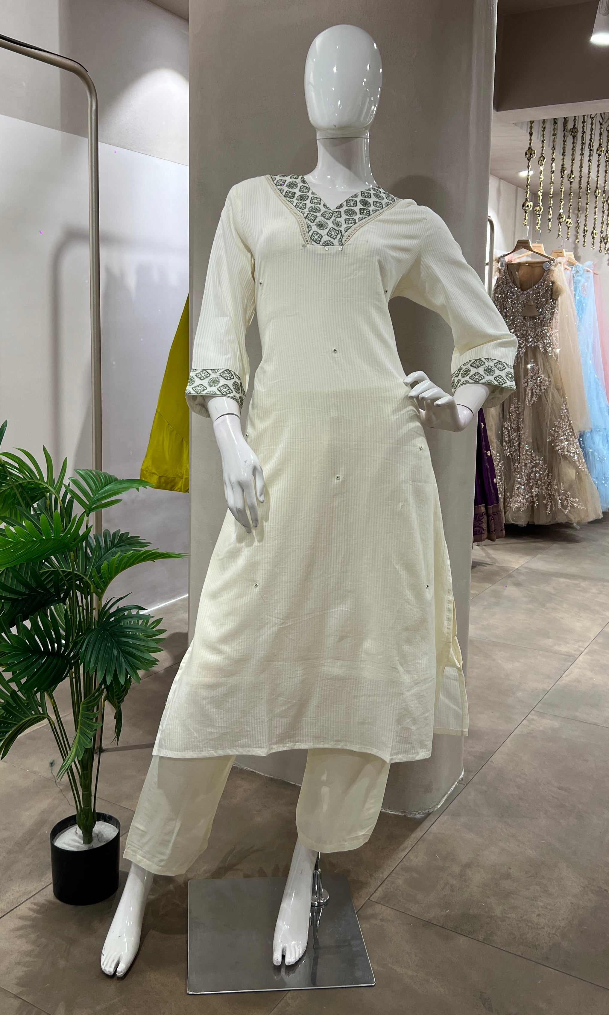 GREEN FLORAL MOTIF KURTA SET