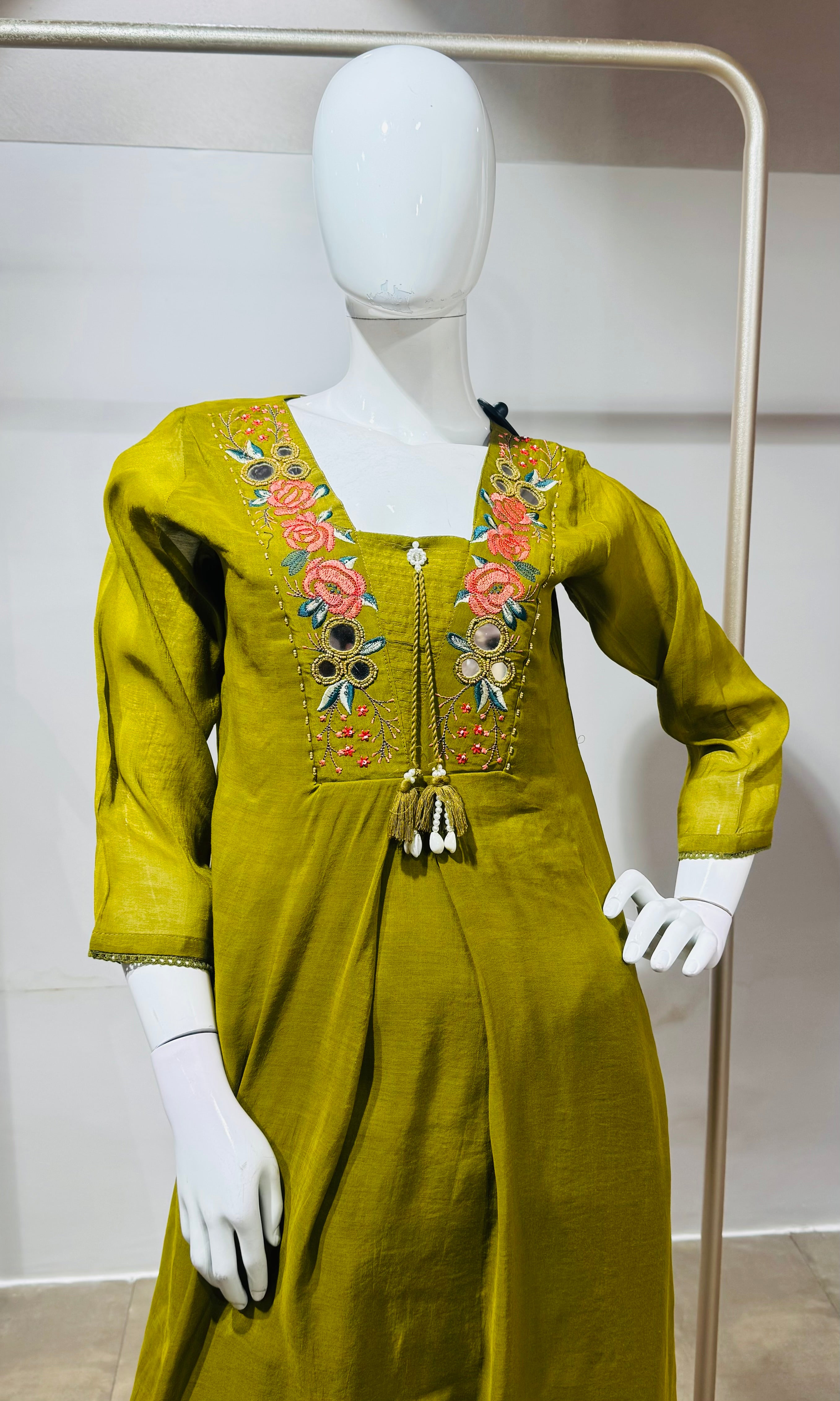 Mehendi Green Ethnic Kurta Set with Multicolored Neckline