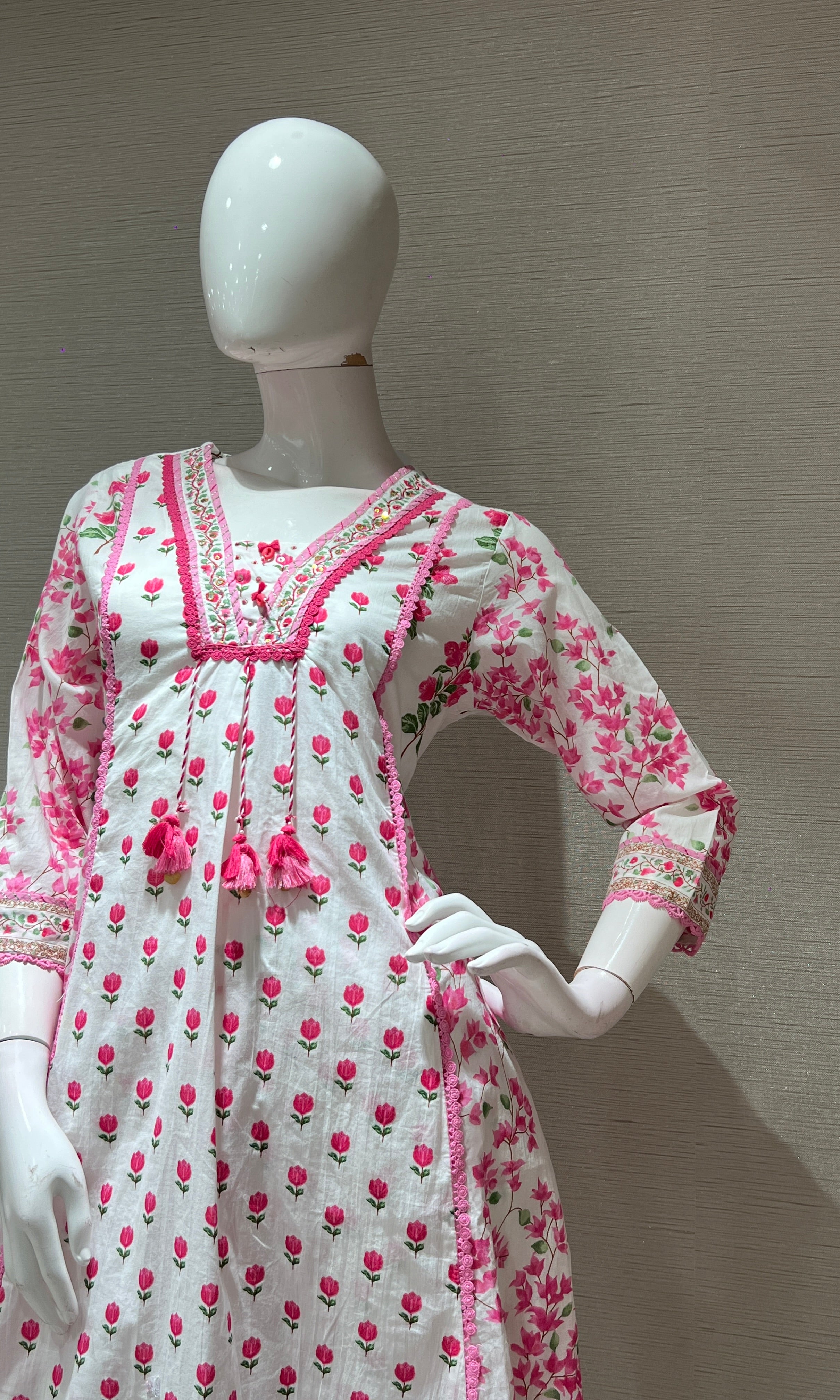 White ROSE FLORAL KURTA SET WITH PALAZZO PANTS