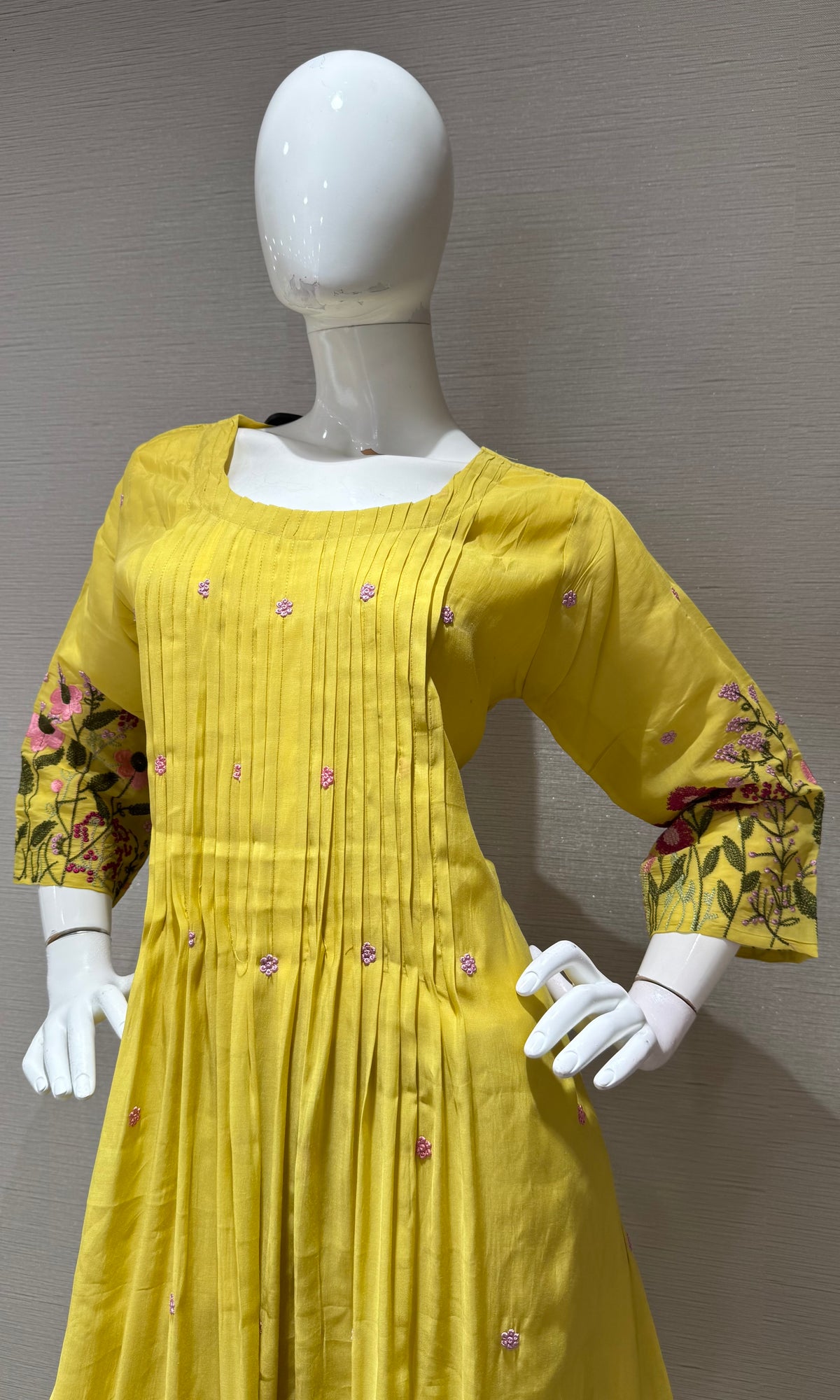 YELLOW mul chanderi floral embroidery kurta set