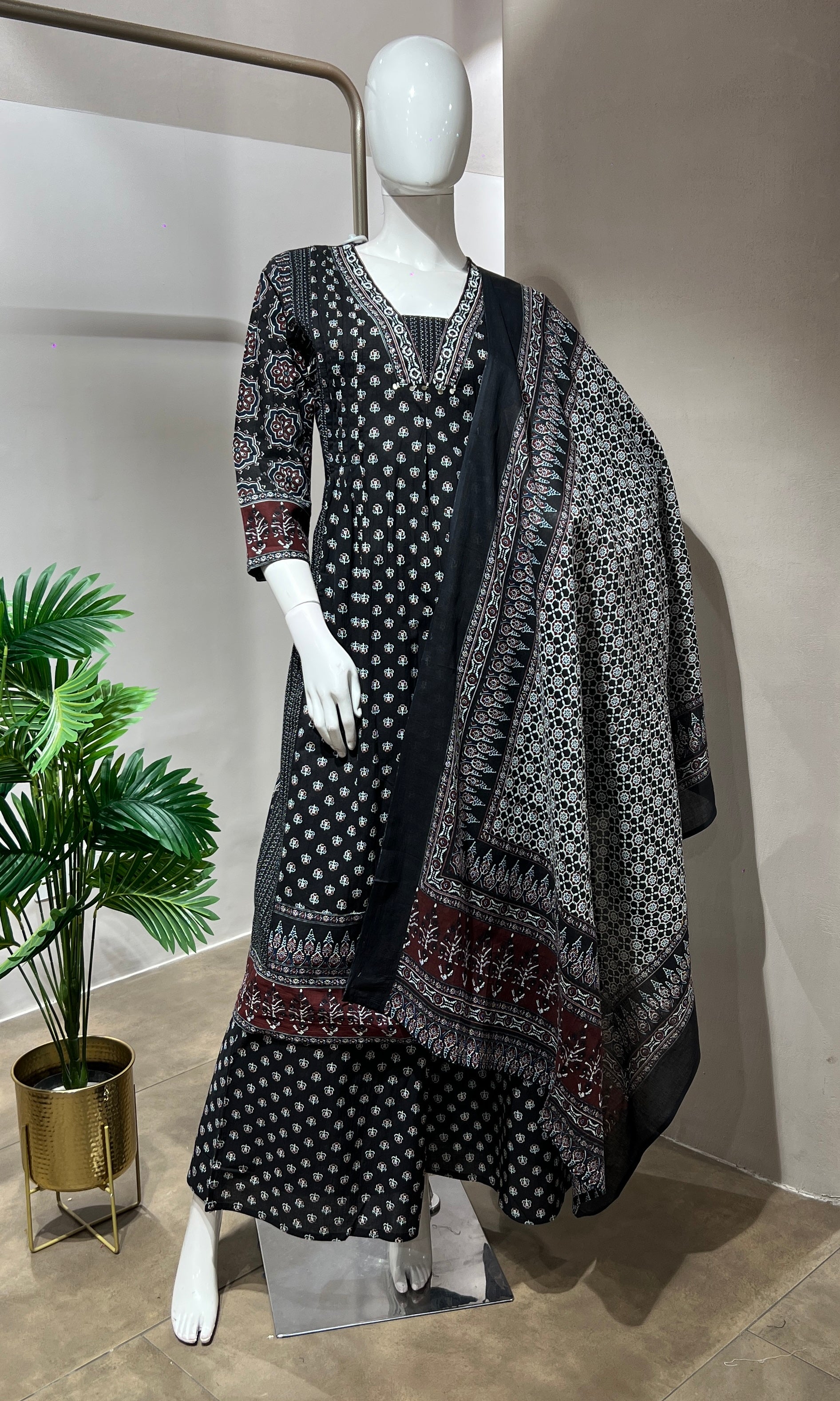 BLACK ETHNIC KURTA SET WITH PALAZZO PANTS