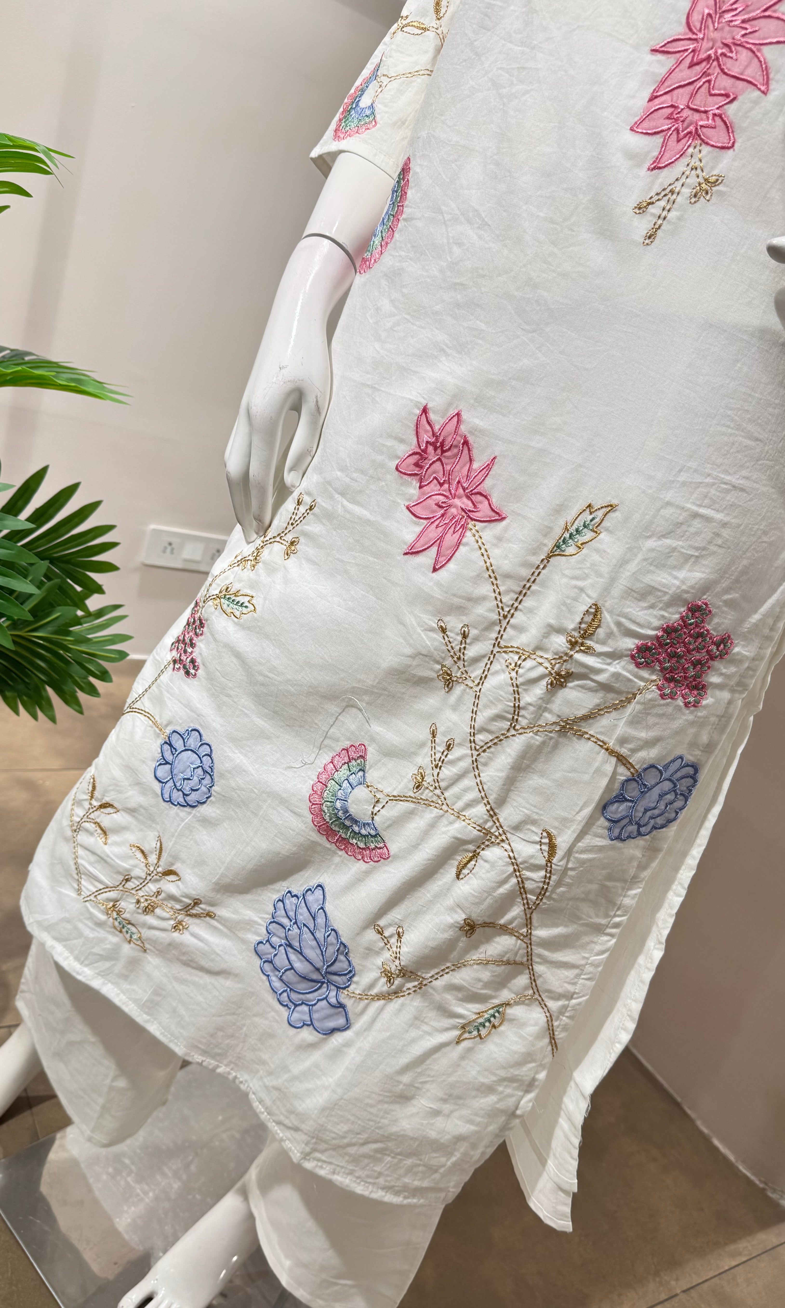 WHITE COTTON FLORAL MOTIFS KURTA SET