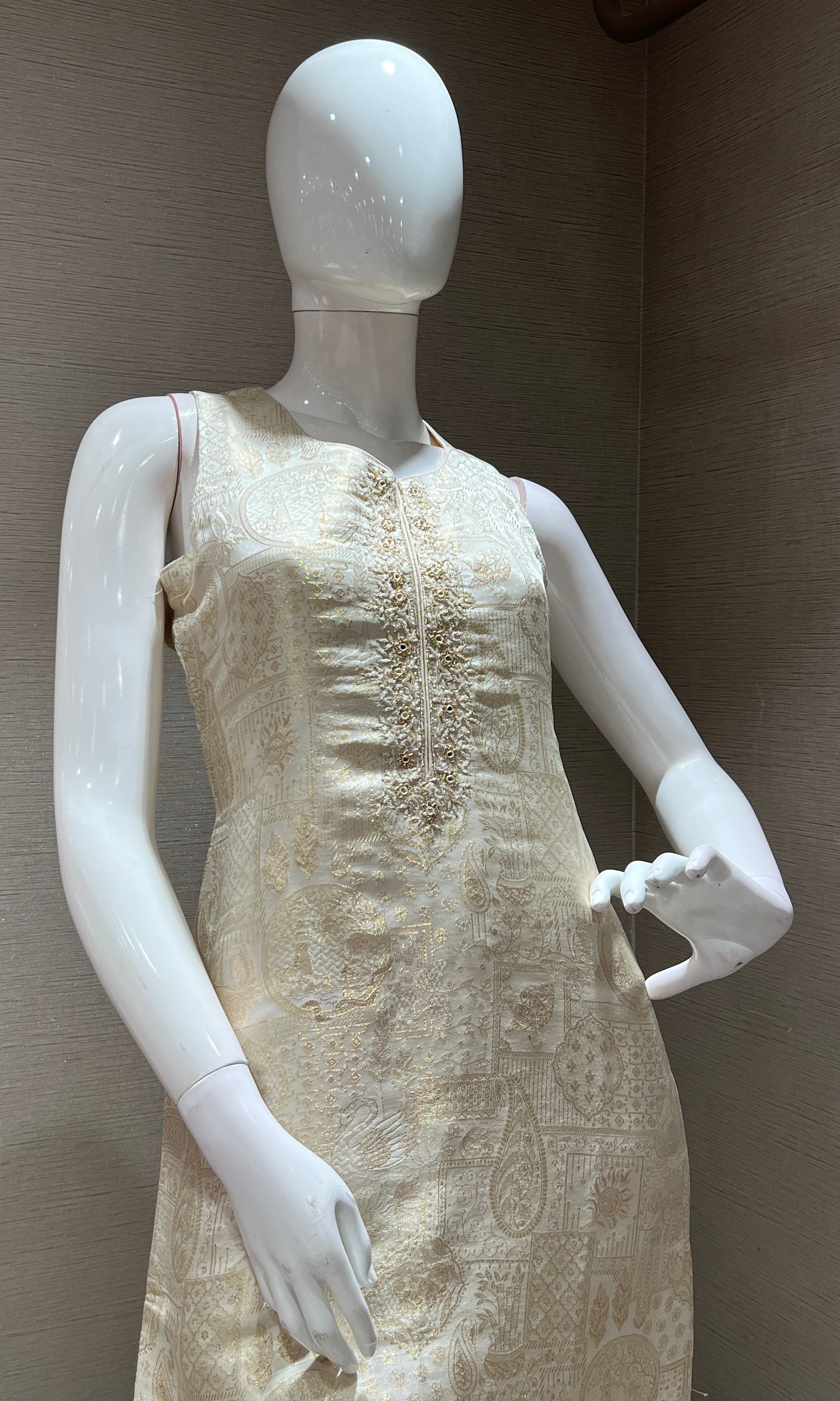 CREAM ETHNIC KURTA SET WITH WOVEN DUPATTA