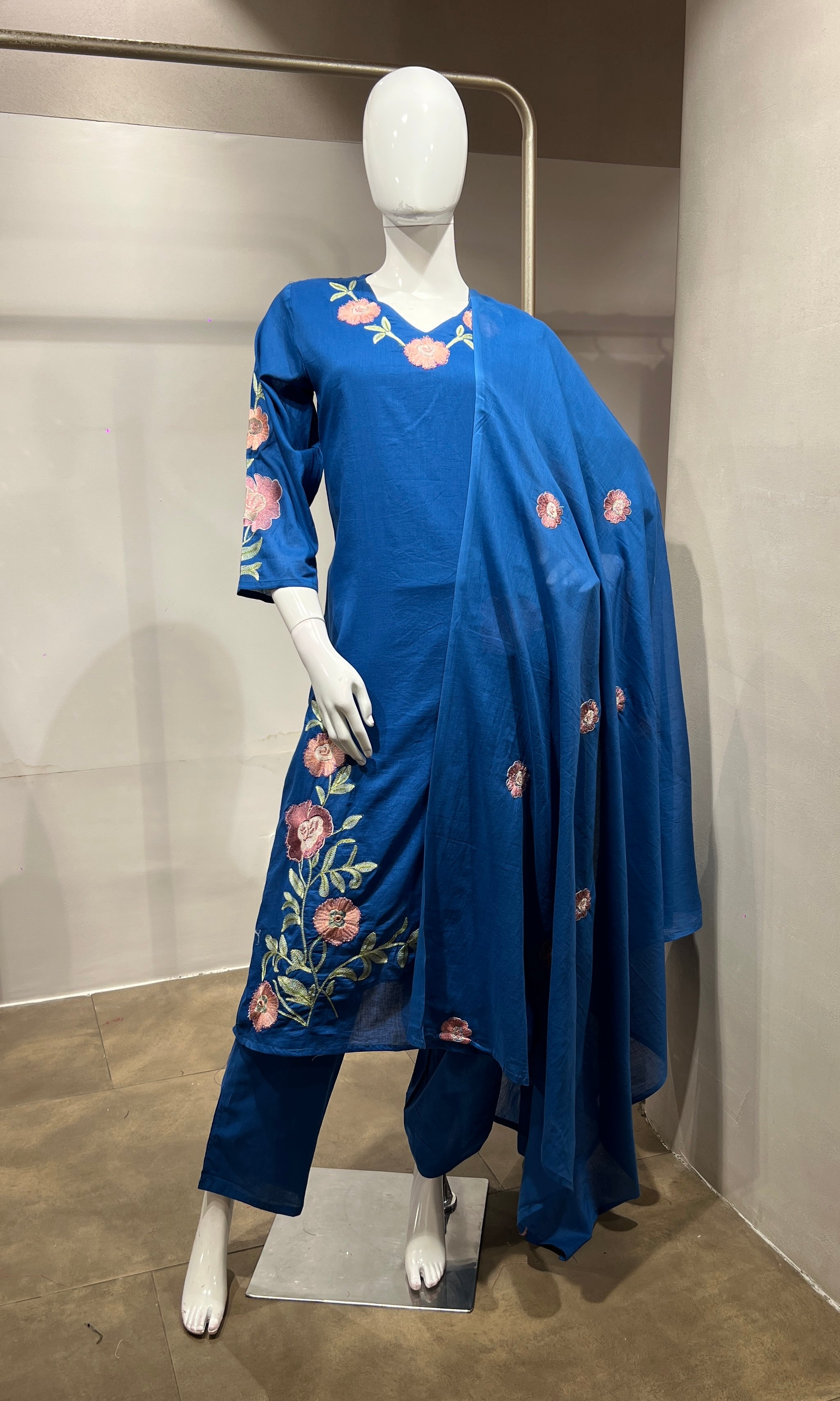 blue Silk kurta set with Rose Embroidery
