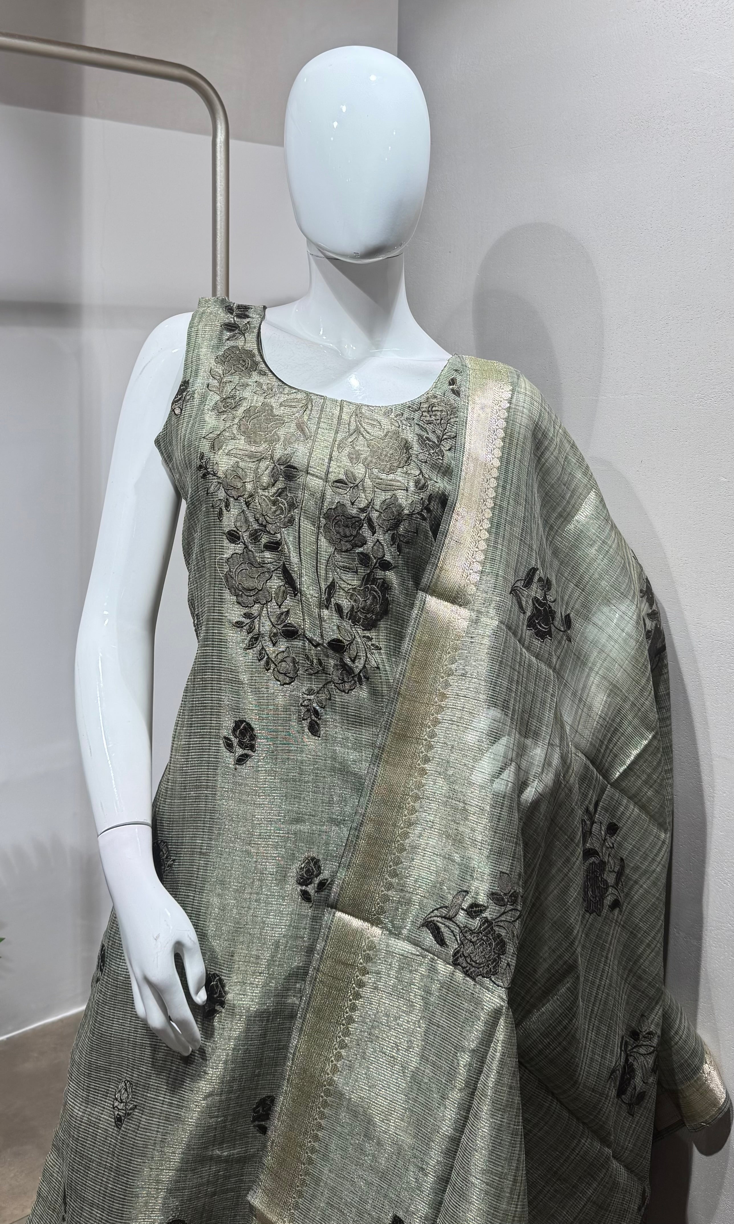 Green floral print embroidered kurta set