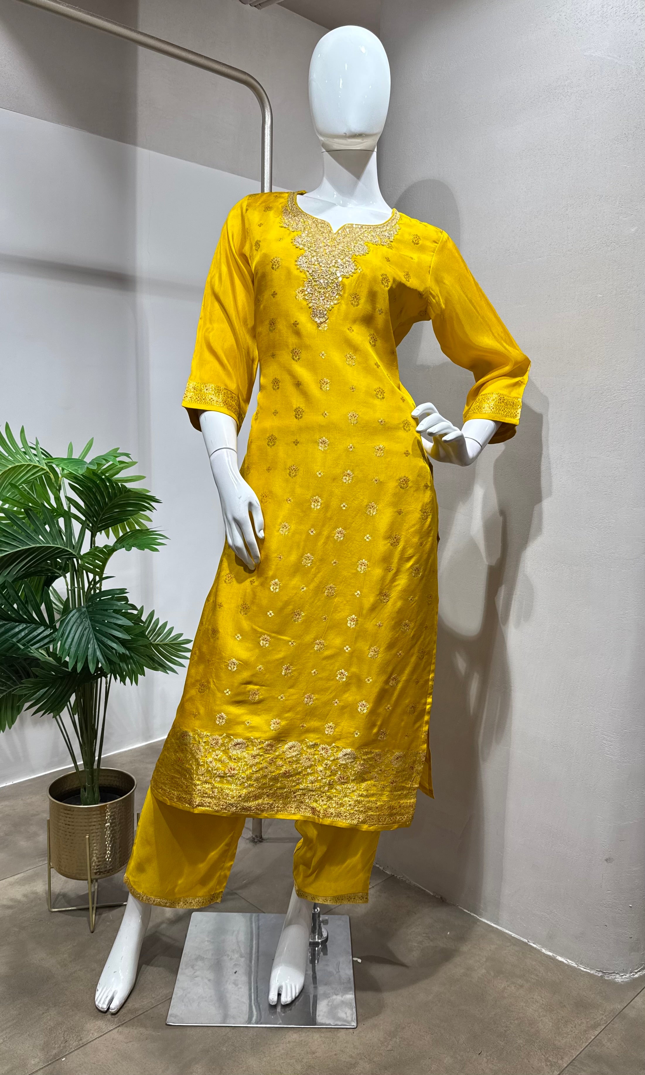 MUSTERED Banarasi Suit Set with Dupatta