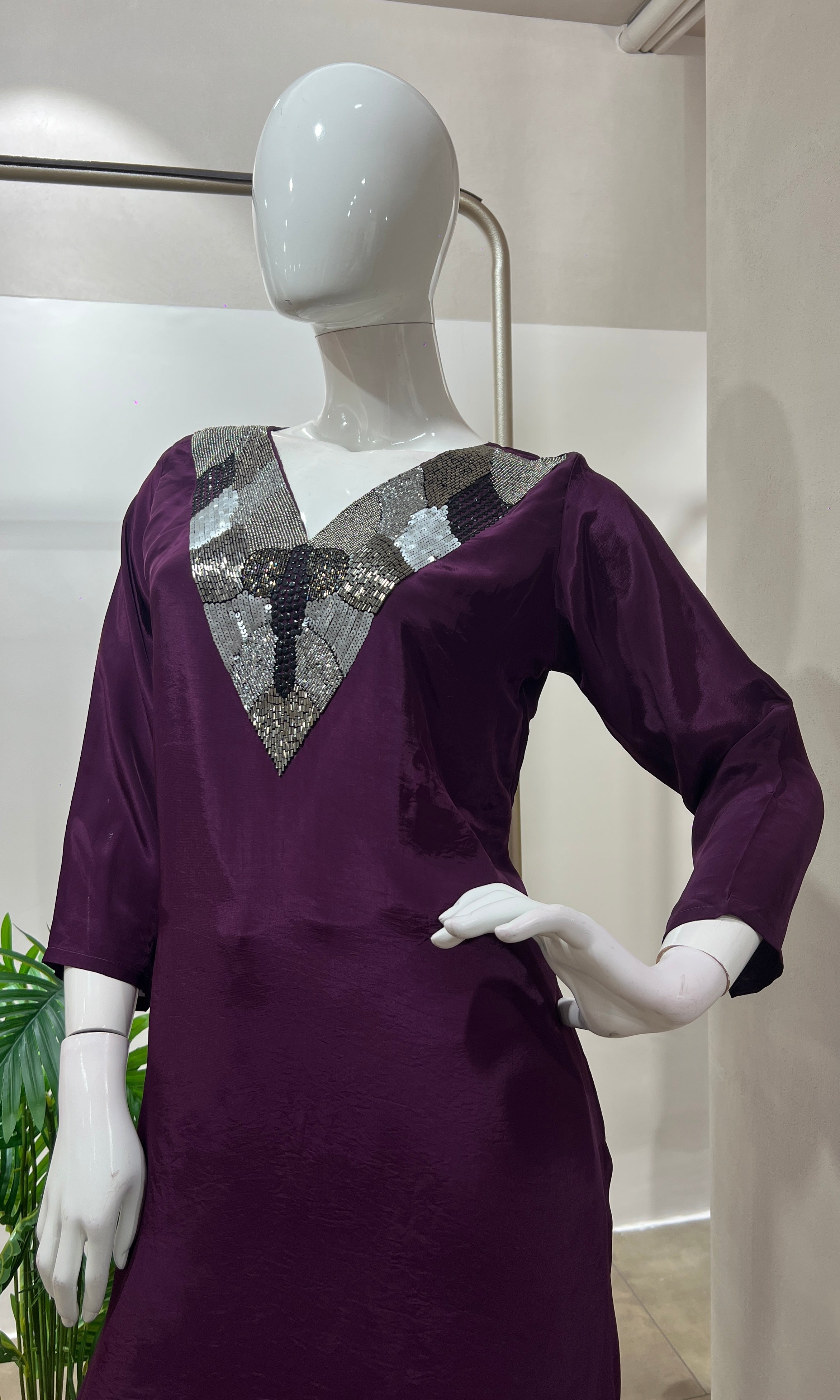 WINE ELEGANT V NECK CORD SET