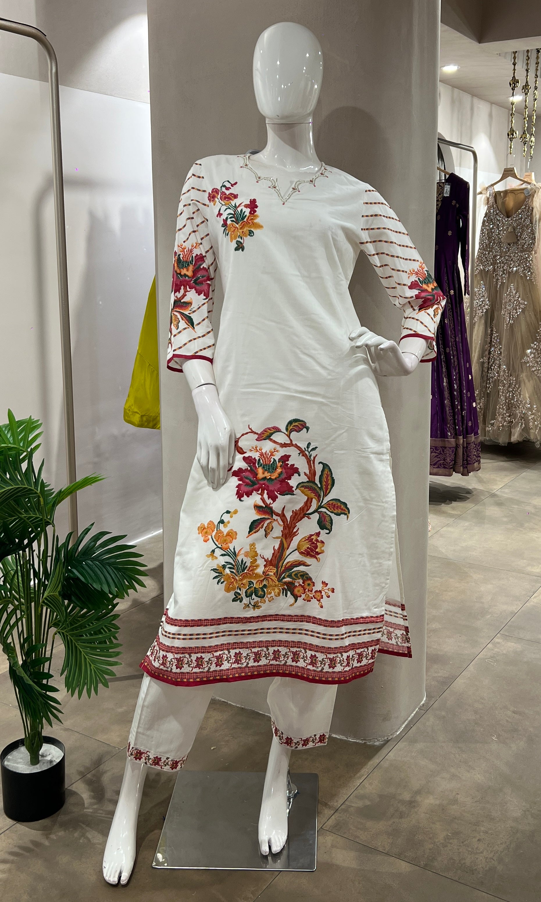 WHITE KURTA SET WITH FLORAL MOTIFS