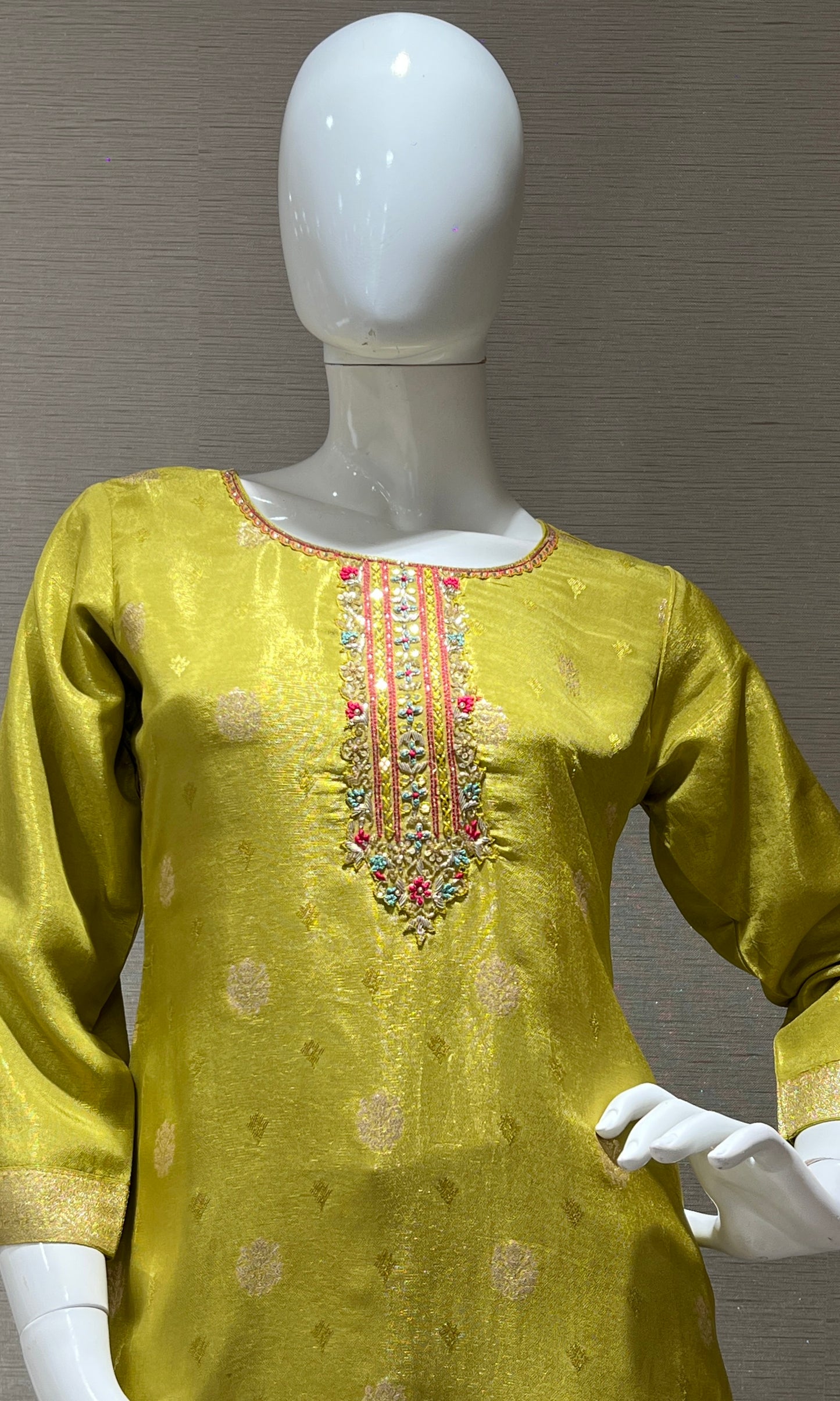 🍀Mehndi Green kurta set with Banarasi contrast dupatta🐬