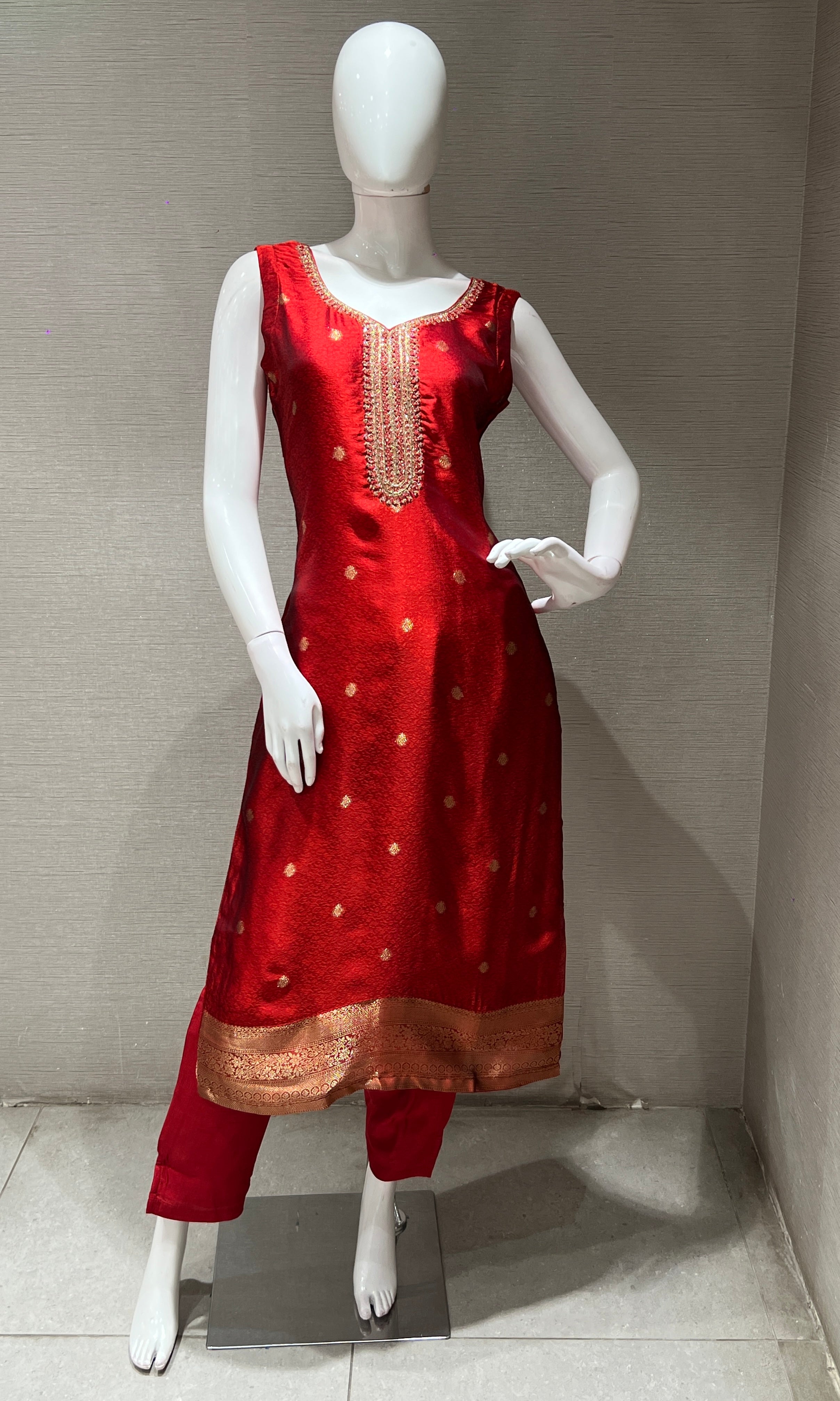 MAROON GOLDEN EMBROIDERED KURTA SET
