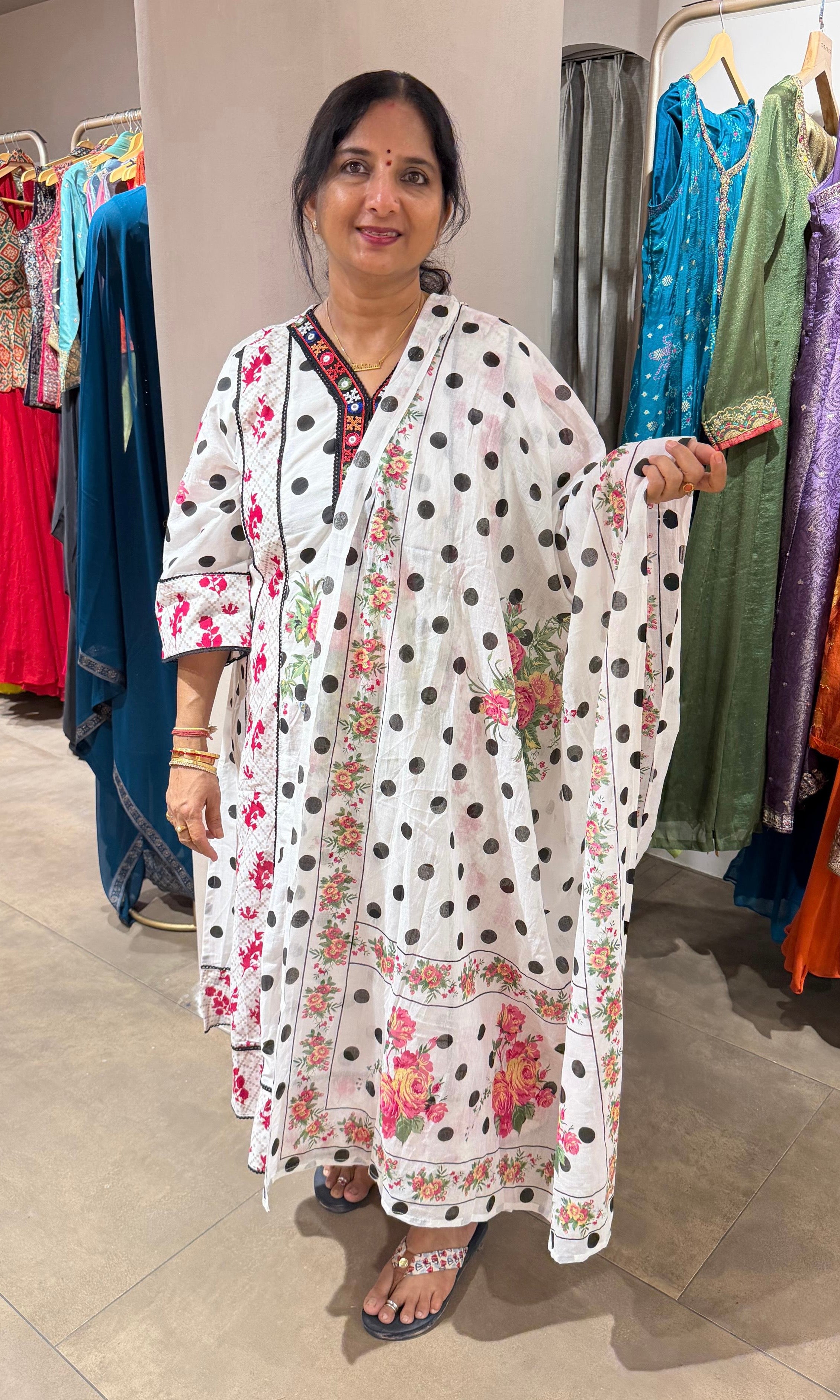 WHITE FLORAL KURTA SET