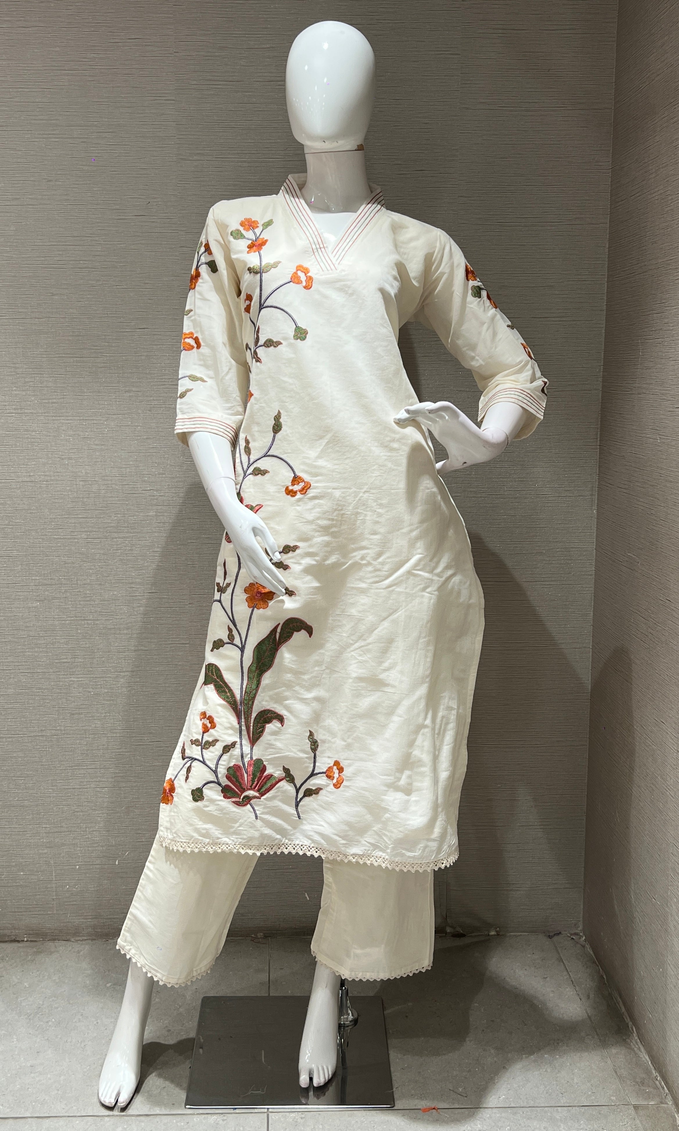 Cream floral and leaf embroidery kurta set