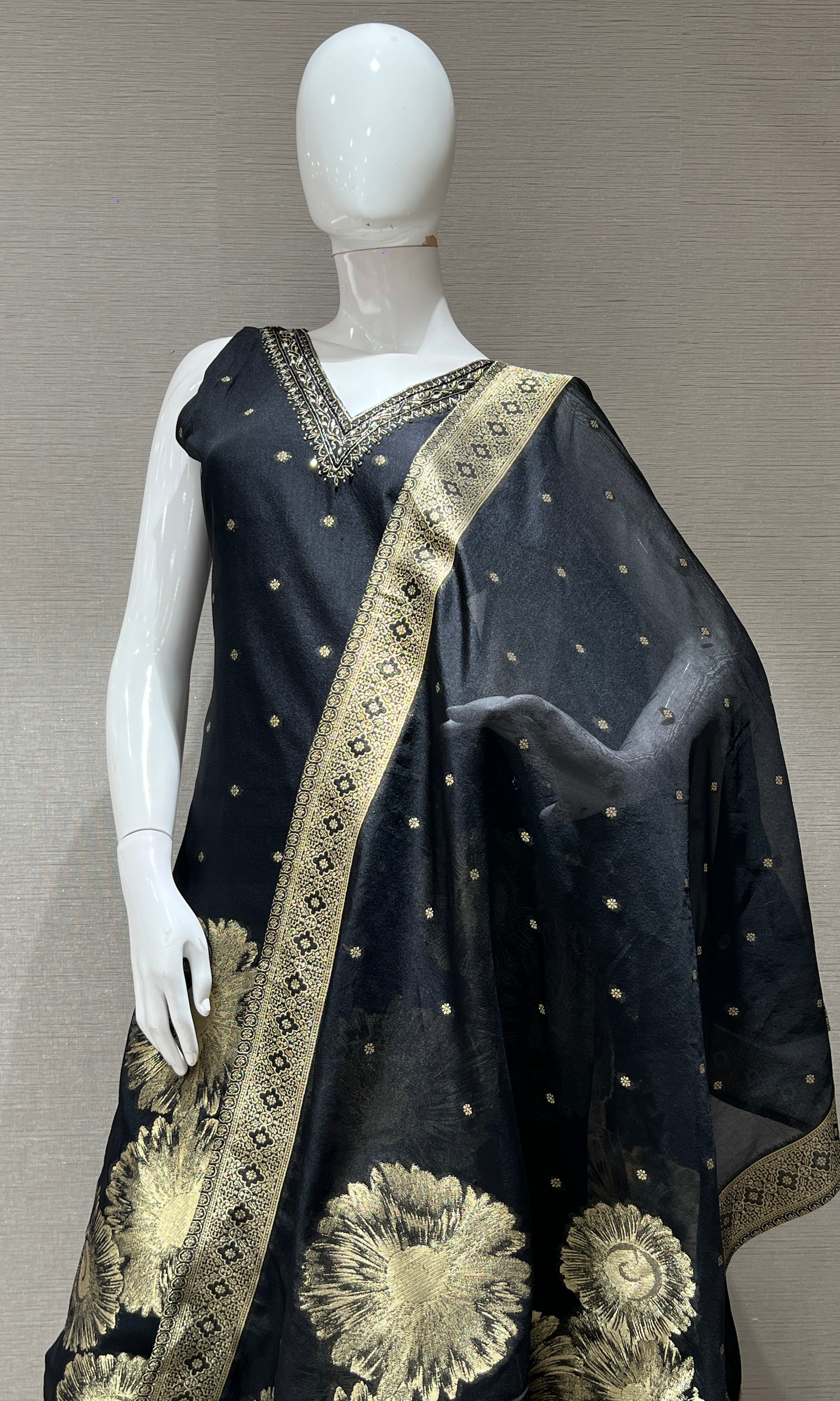 Black GOLD FLORAL EMBROIDERED KURTA SET