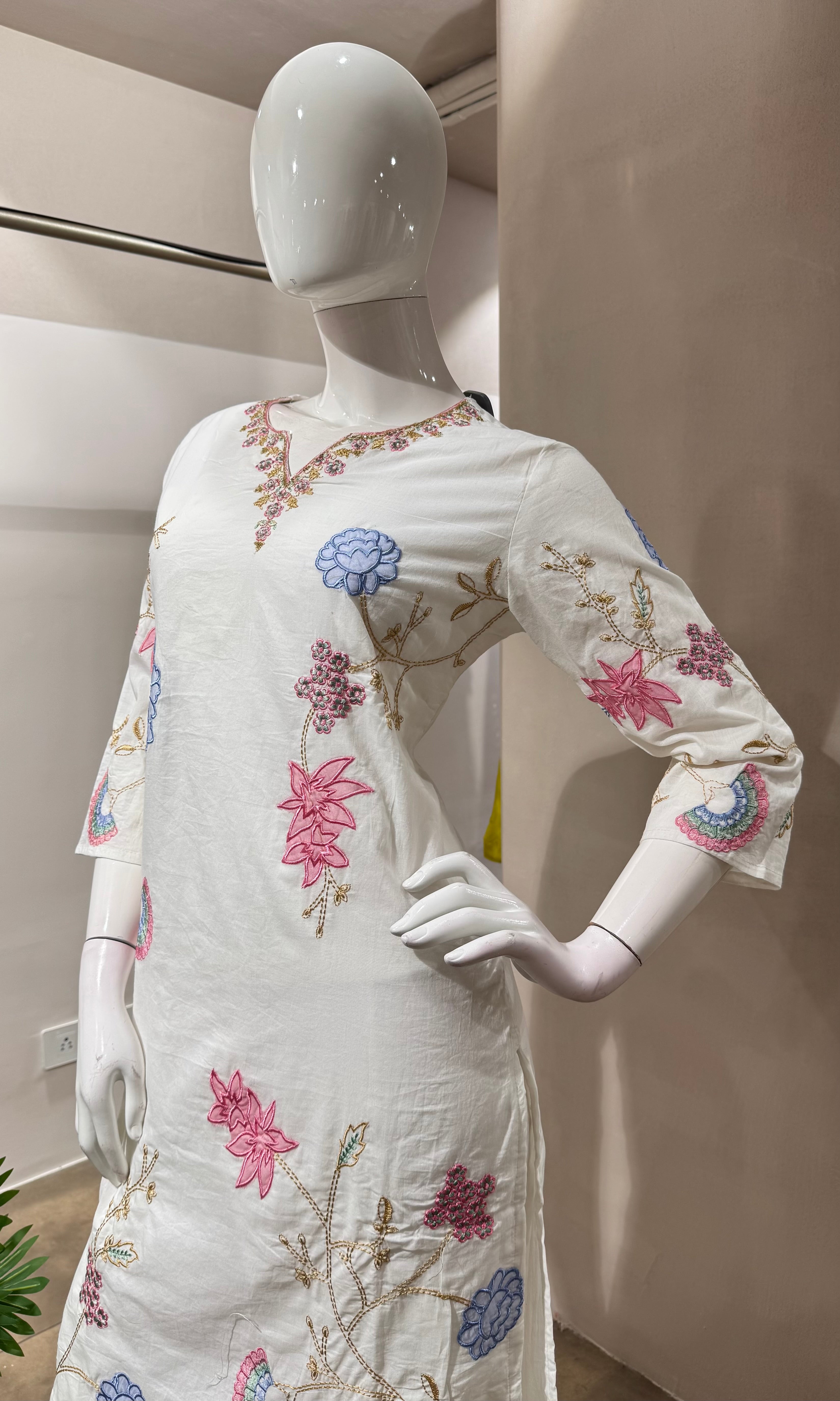 WHITE COTTON FLORAL MOTIFS KURTA SET