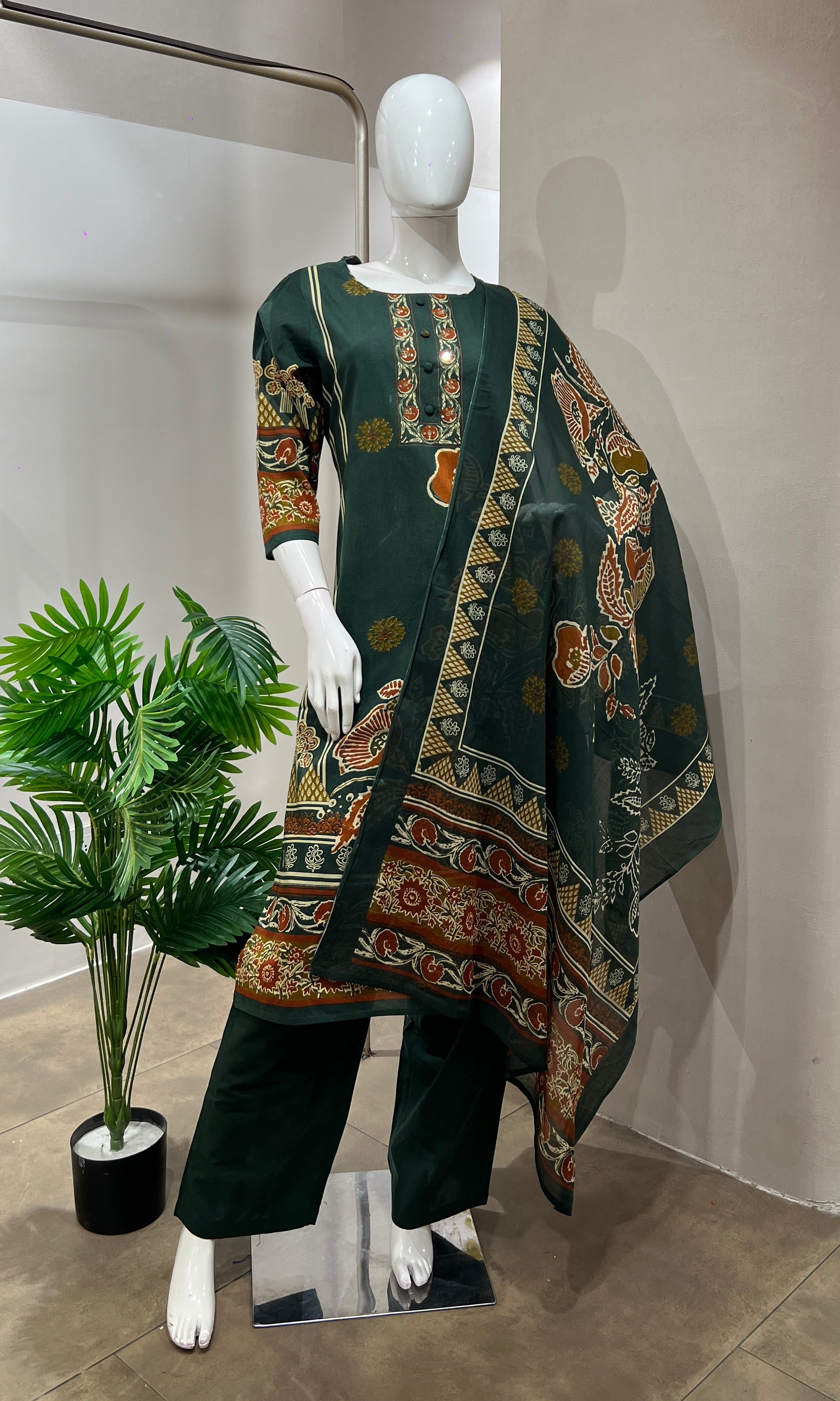 Green ETHNIC PRINTED kurta set