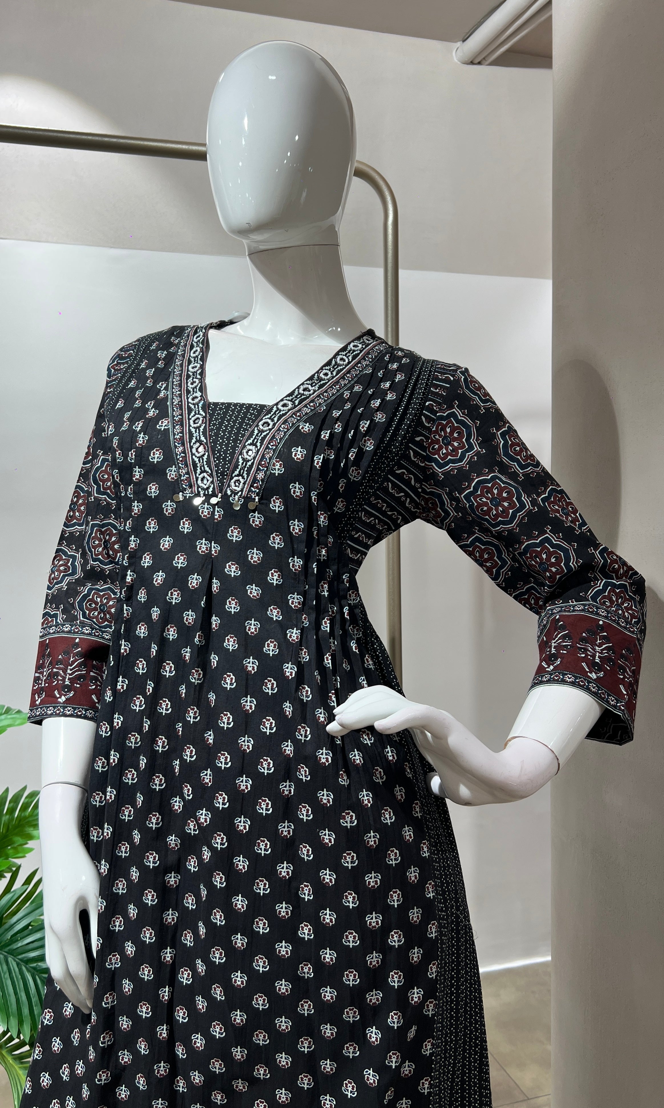 BLACK ETHNIC KURTA SET WITH PALAZZO PANTS