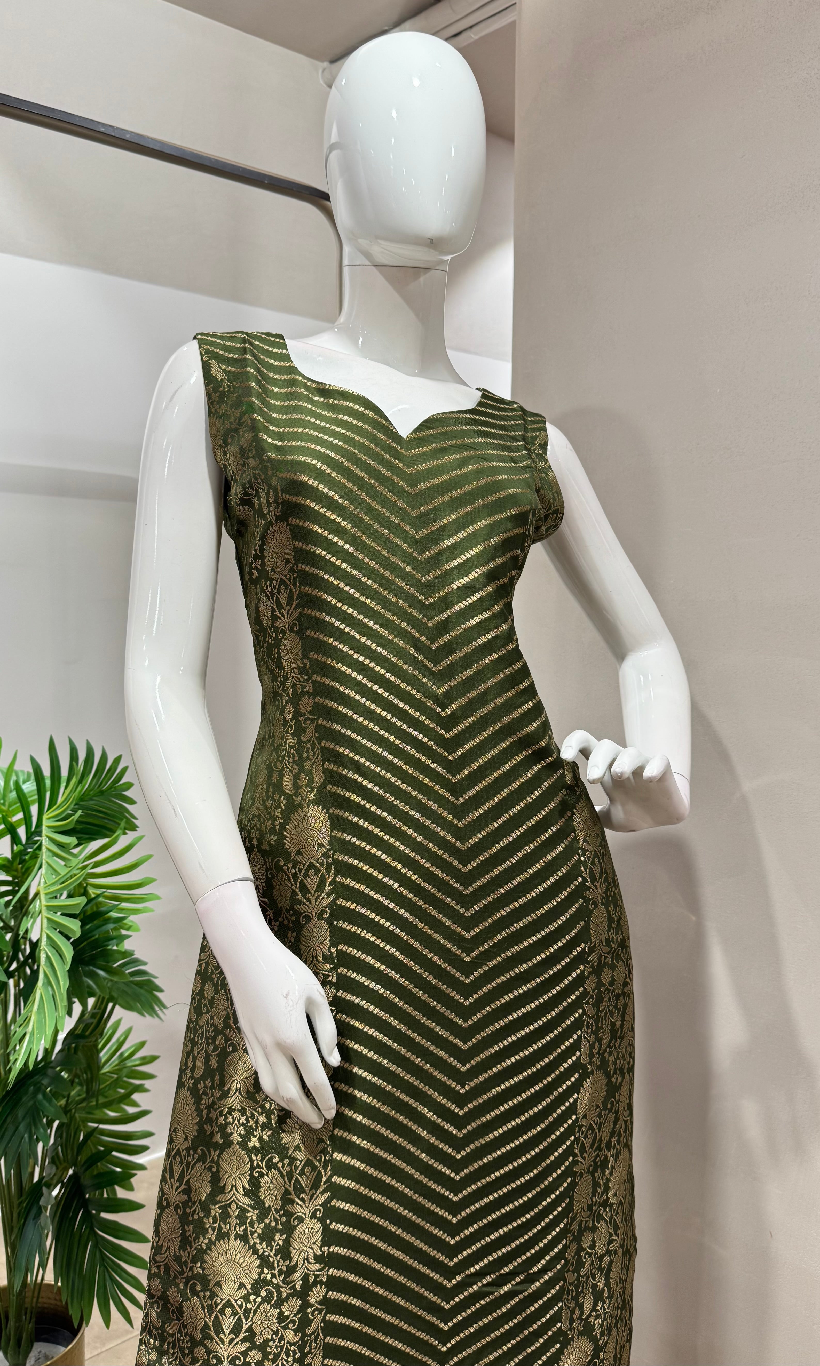 Green EMBROIDERED KURTA SET
