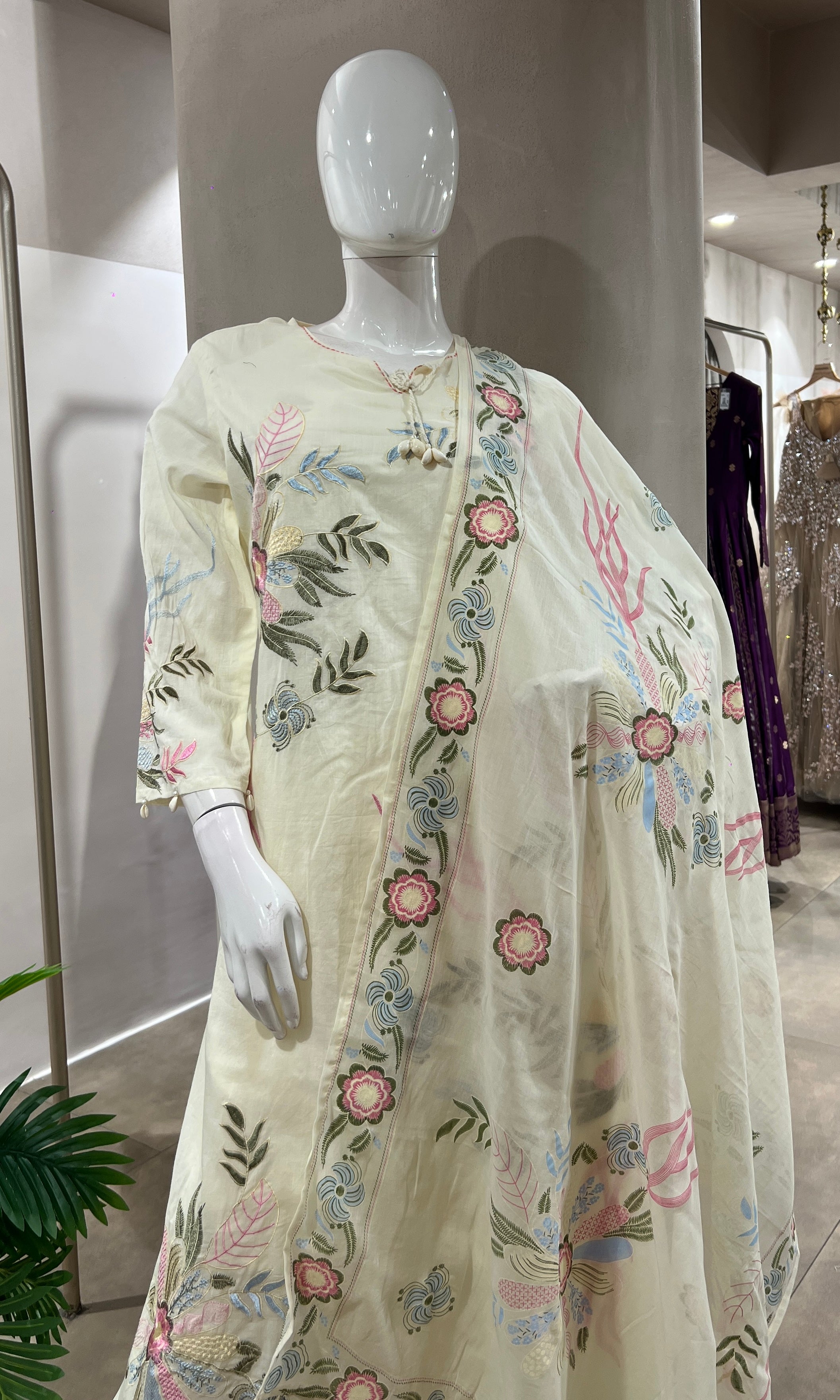 CREAM FLORAL MOTIF KURTA SET