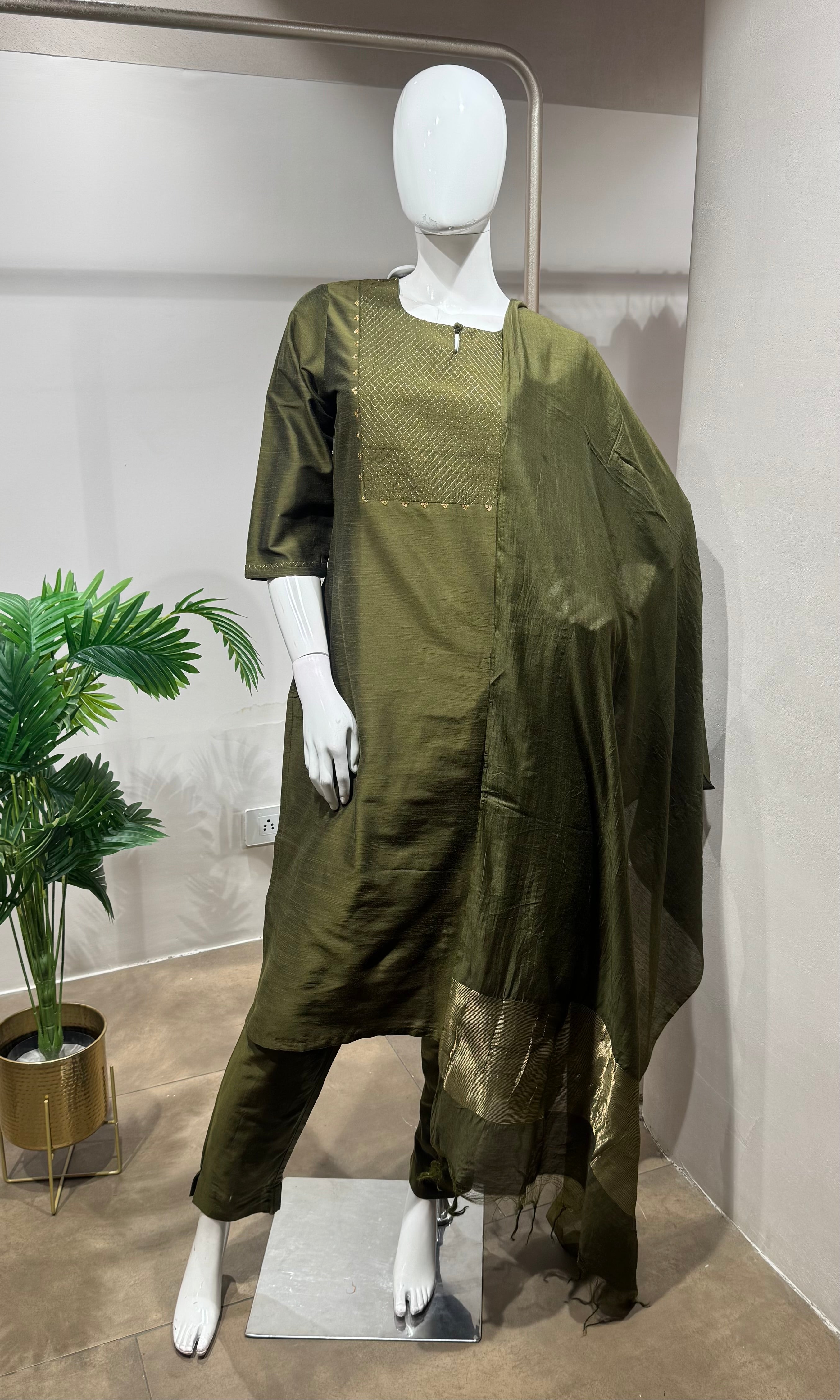 Mehandi green silk-blend kurta set