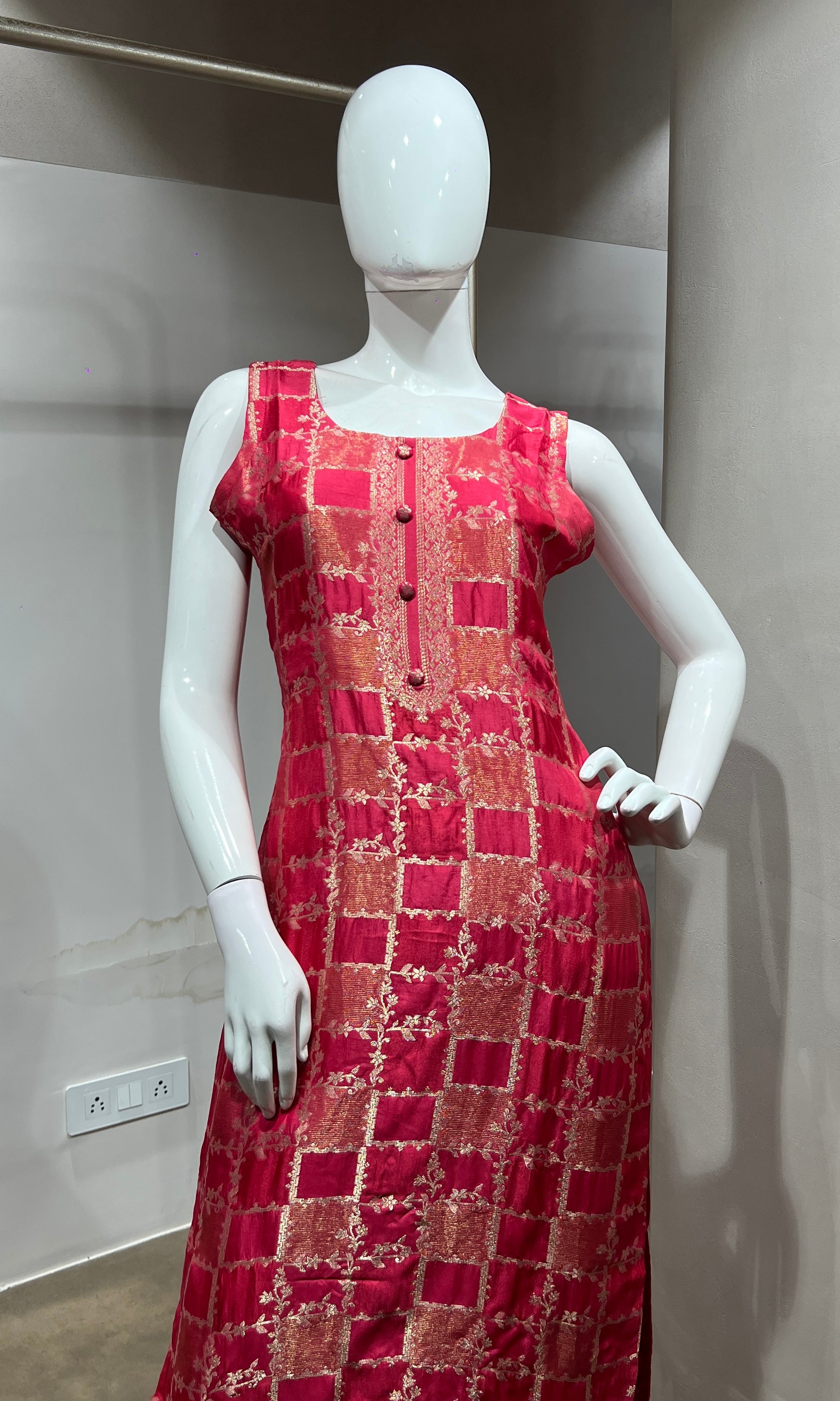light pink Silk Embroidered Zari Kurta Set