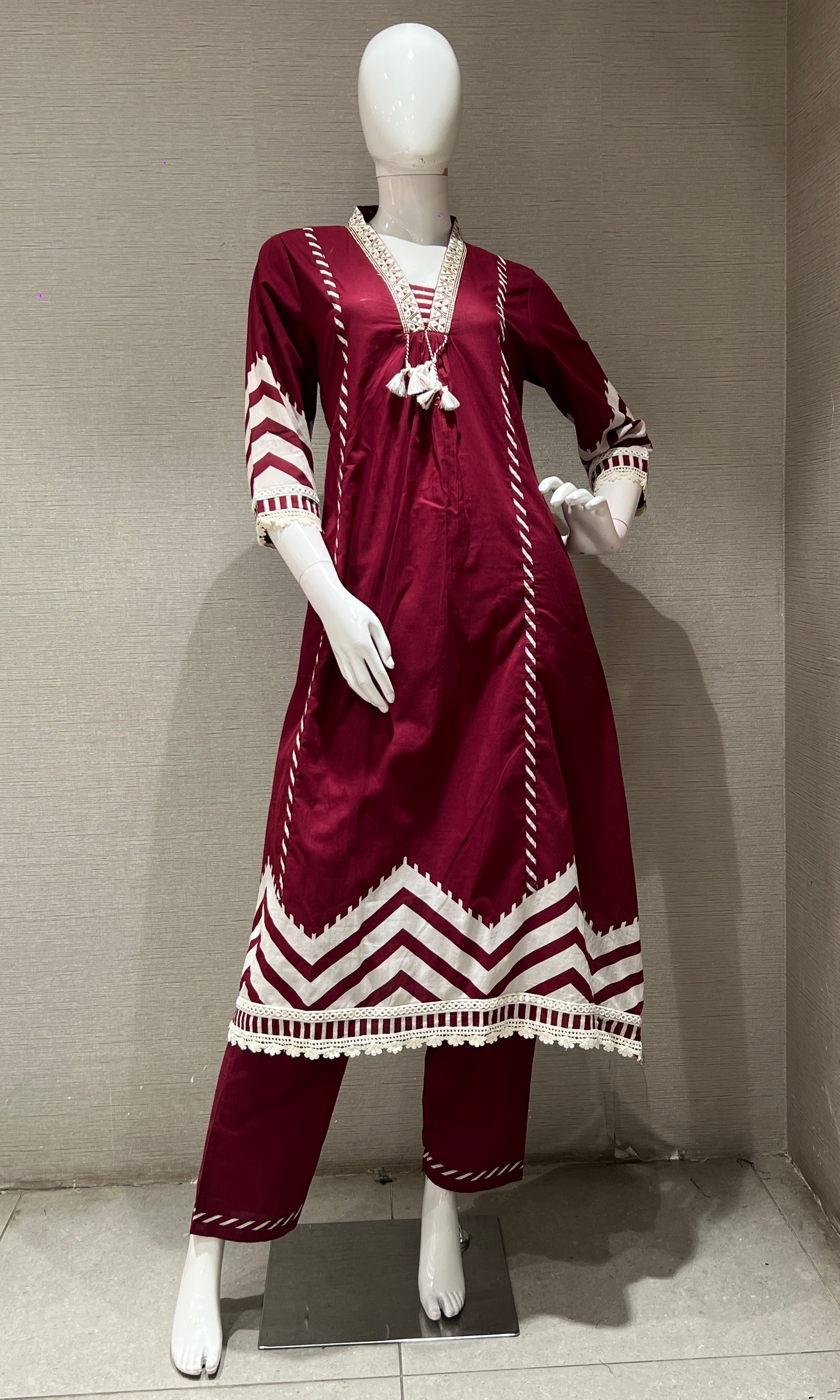 Maroon kurta set WITH WHITE LACE EMBROIDERY