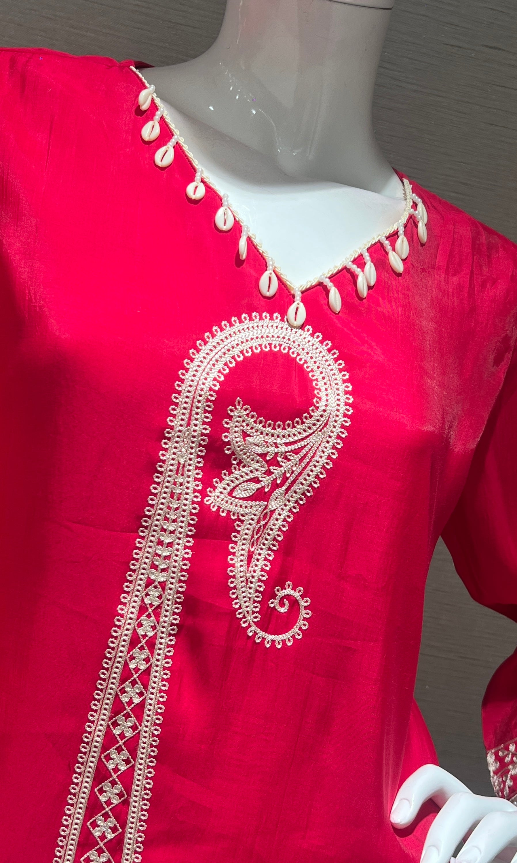 Rani pink Thread Embroidery Kurta Set