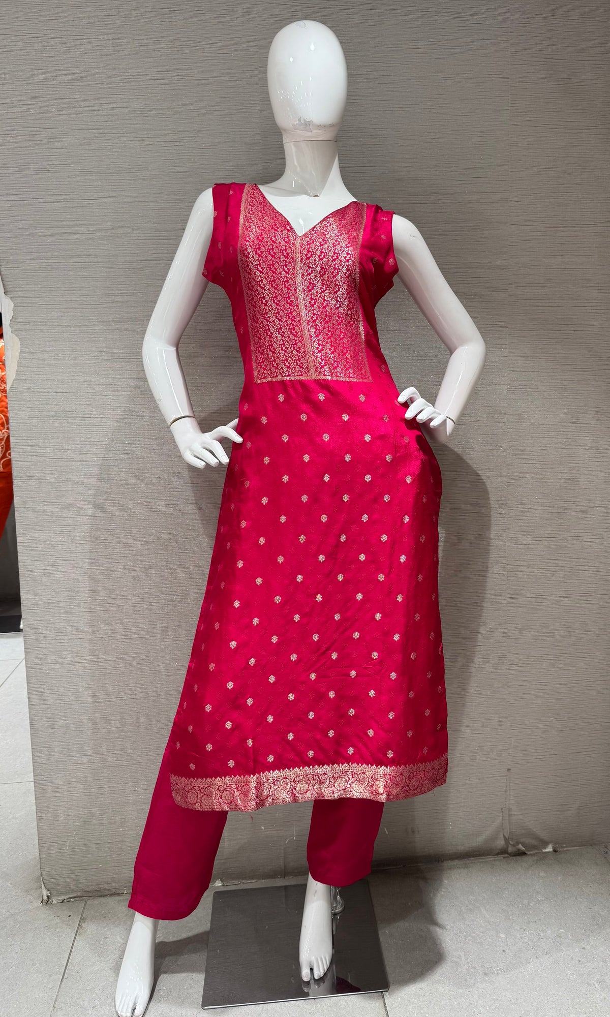 Pink Banarasi silk Kurta set with Golden Border dupatta