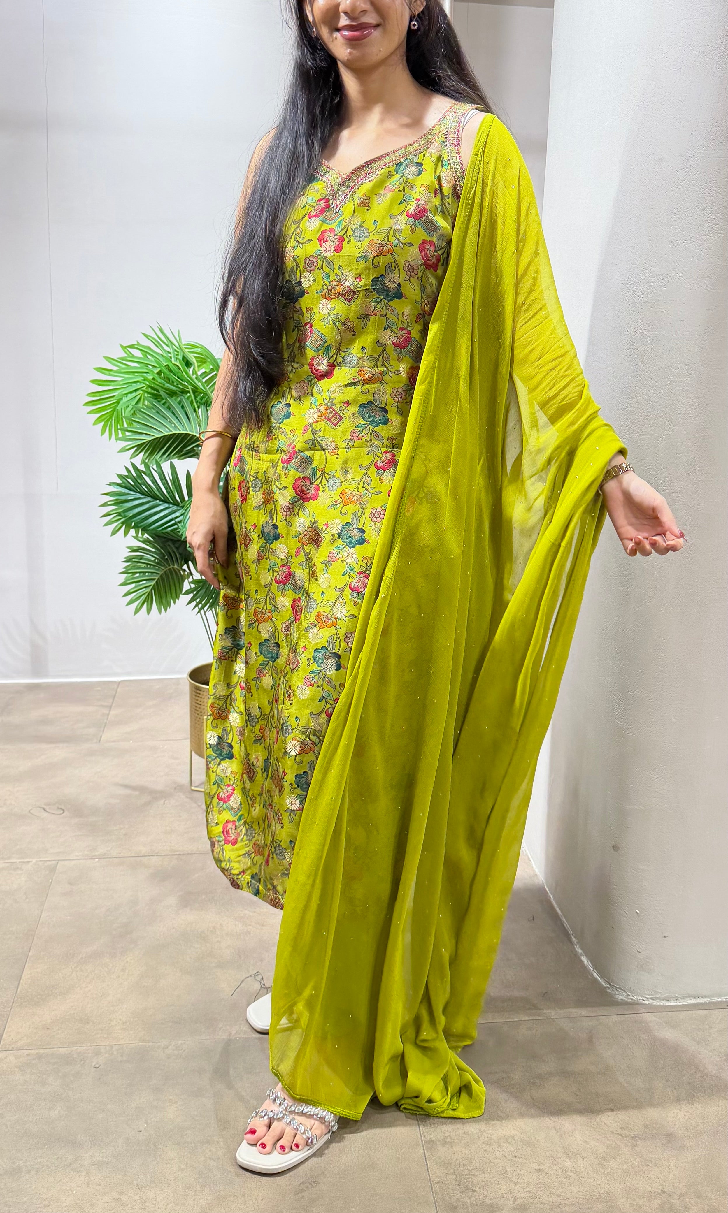 GREEN FLORAL EMBROIDERY KURTA SET