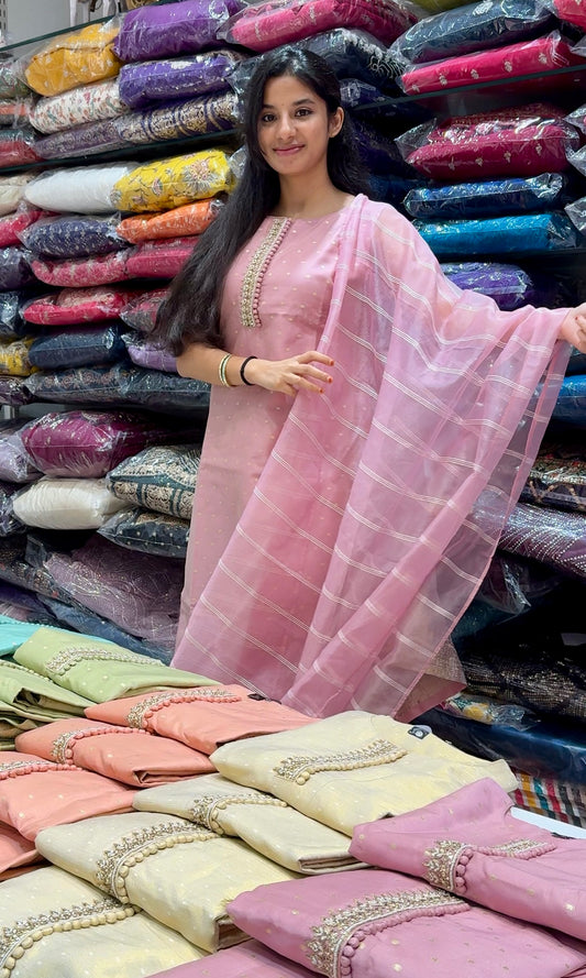 🌸 pink gold kurta set with organza dupatta