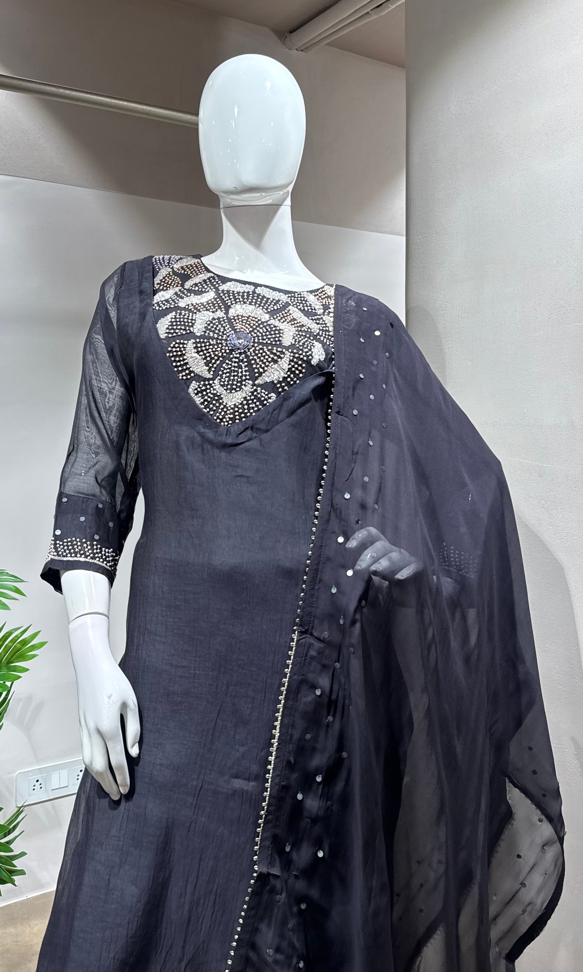 BLACK EMBROIDERED KURTA SET