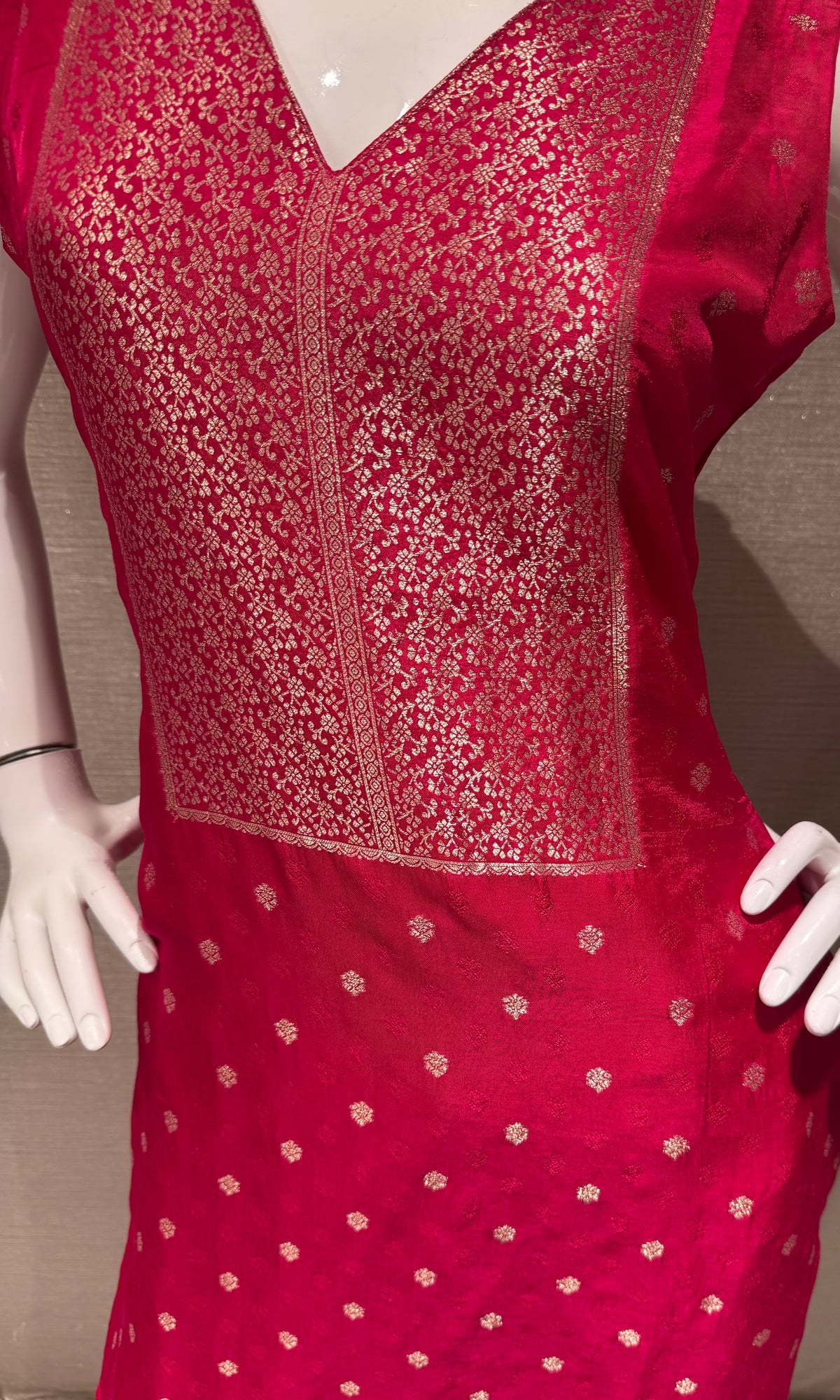 Pink Banarasi silk Kurta set with Golden Border dupatta